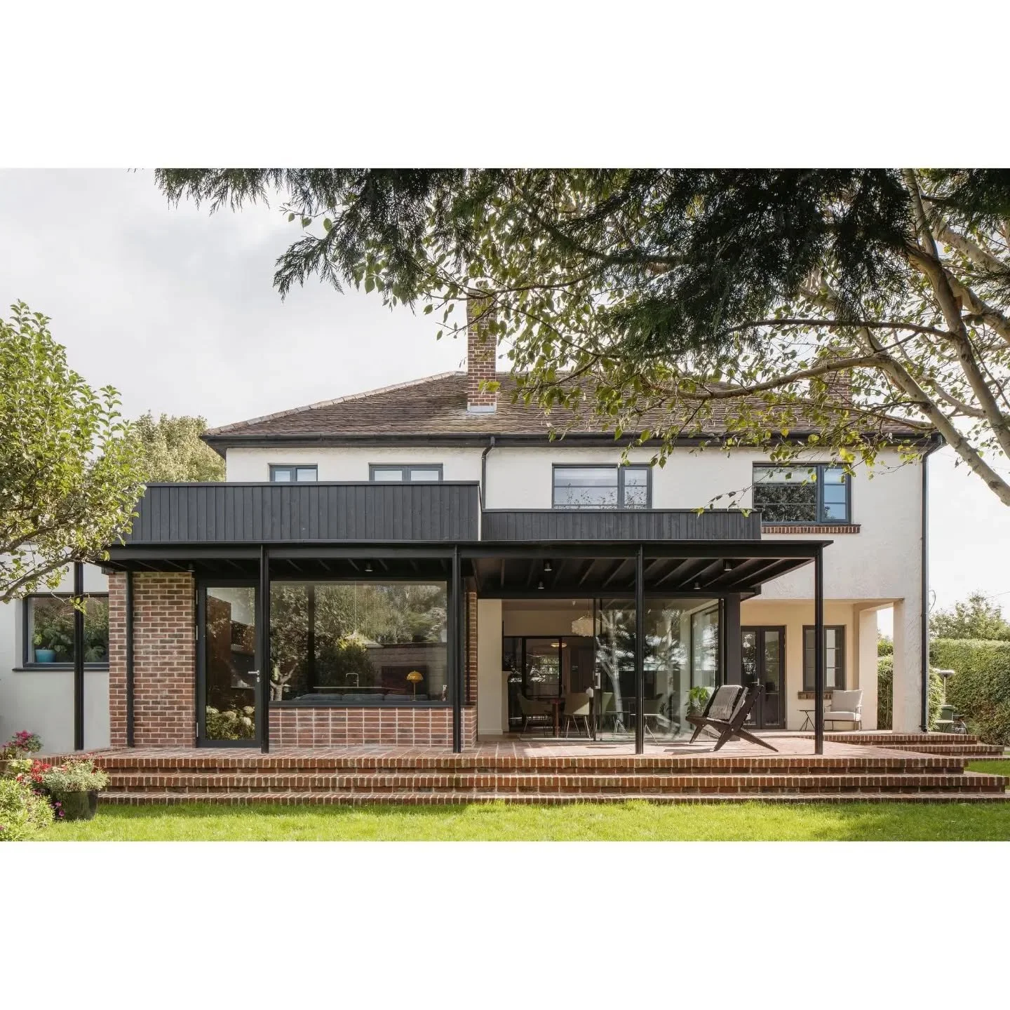 Some exterior photographs of our recently completed project which involved an extension and refurbishment of a 1920s house in South Dublin. 

Photography by @fionnmccann

#architecture #architecturephotography #architects #archilovers #home #interior