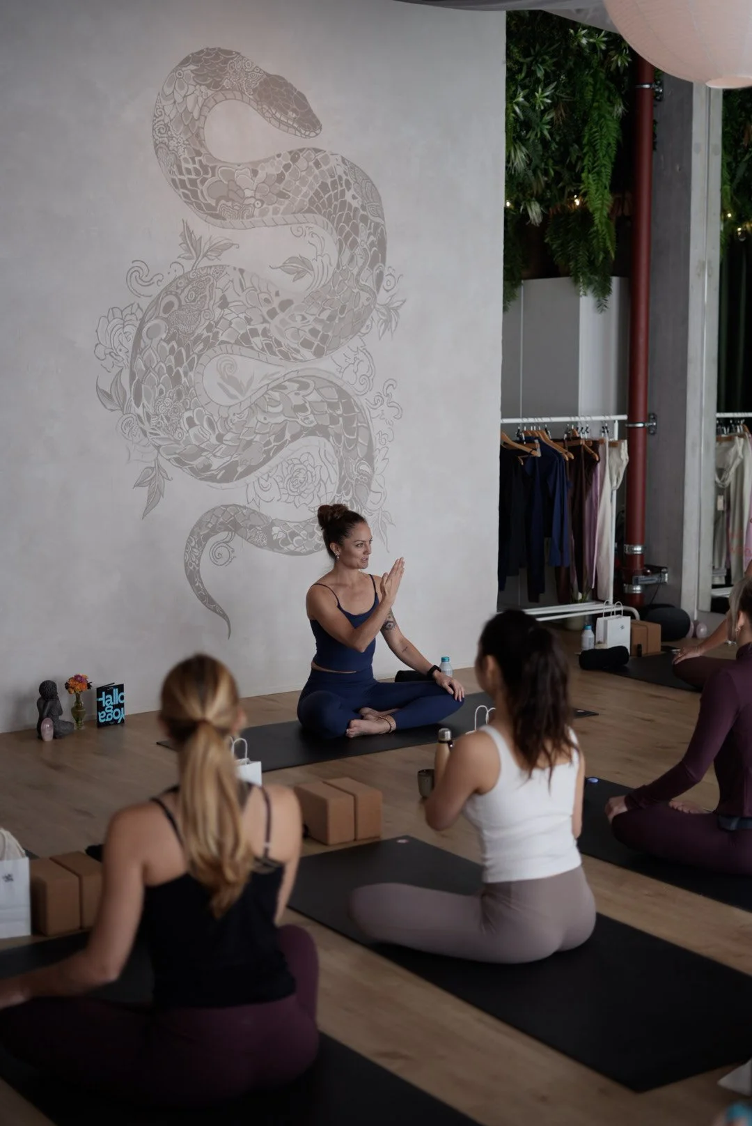 Flow as Water: Rückblick auf das Hallo Yoga Buch Launch Event