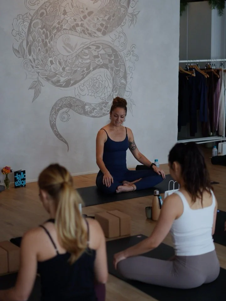 Stunning design of @369movement studio 🧘&zwj;♀️ 

Visit it with your @hallo_yoga book! 
.
.
#yogastudio #yogazurich #zurichyoga