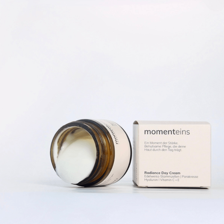 2026_Blog_HalloYoga_momenteins Radiance Day Cream-2.png