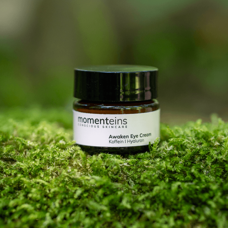 2026_Blog_HalloYoga_momenteins Awaken Eye Cream_Moos-2.png