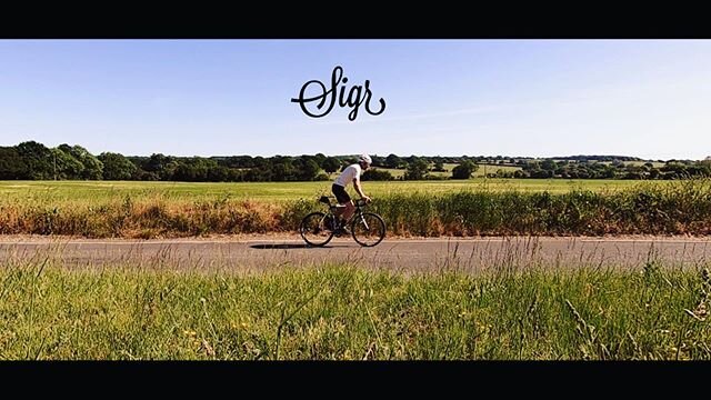 Really stoked to be partnering with the @sigr cycling clothing guys on my up and coming projects. They really do make stunning kit. Yesterday was my first time riding out on one of their jerseys and I found it ridiculously comfortable. It was a hot d