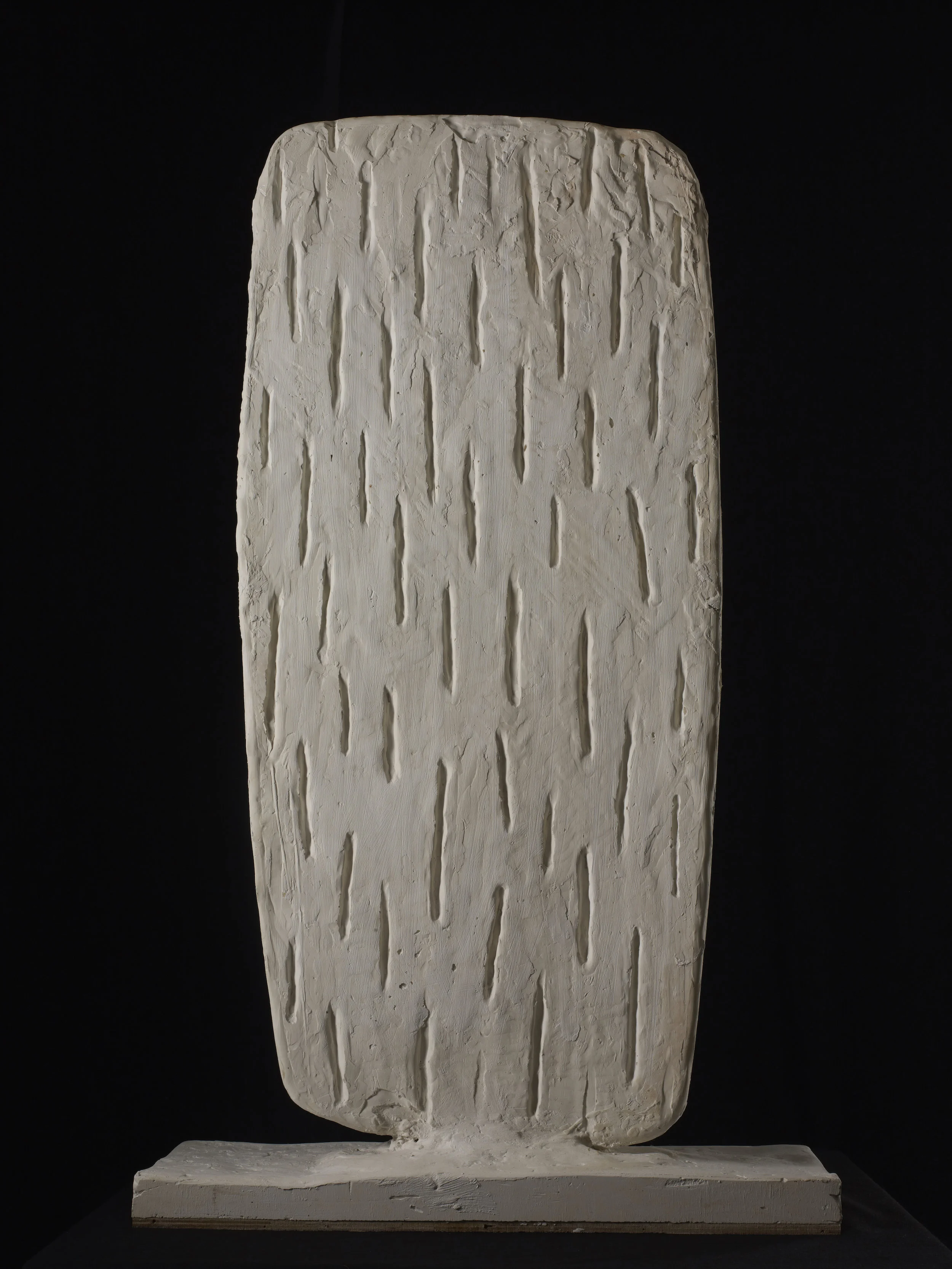 <em>Wave Form</em> 2011 <br/>plaster <br/>175 x 25 x 17 cm