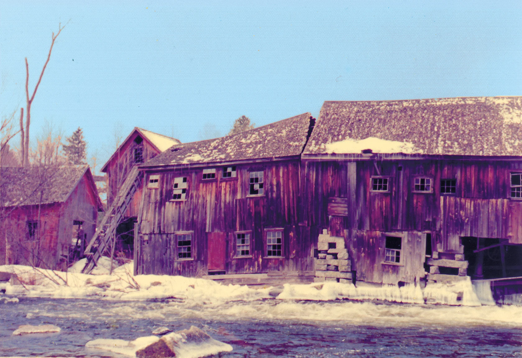Mill prior to collapse in 1975