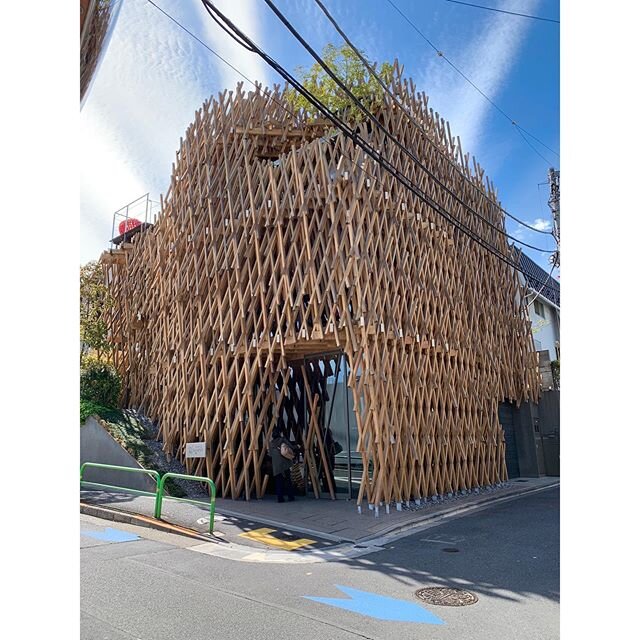 A few snaps of interesting buildings we came across during a recent trip to Japan 🇯🇵 #architecture #japanesearchitecture #japanbuilding #concretejungle #concrete #concretebuilding #japanesehouse #japandesign #japanesedesign