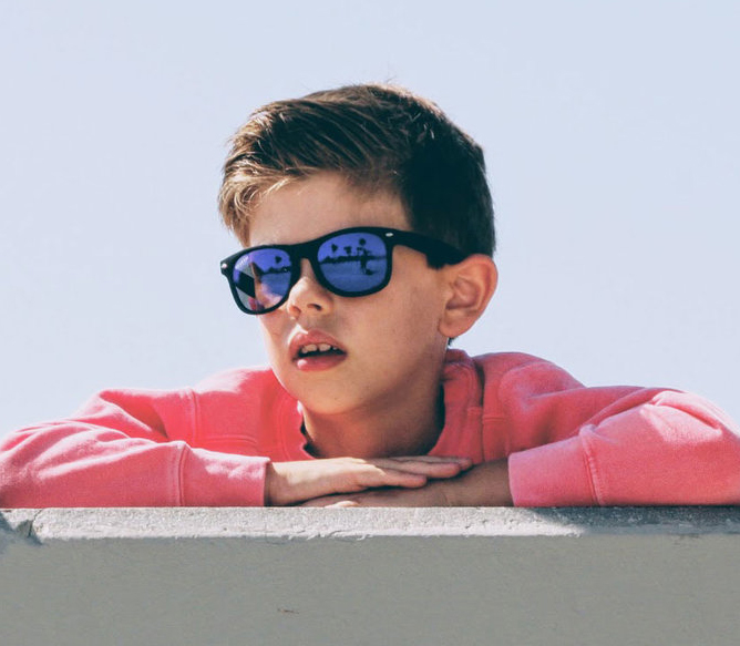 Wayfarer_blue_mirror.jpg