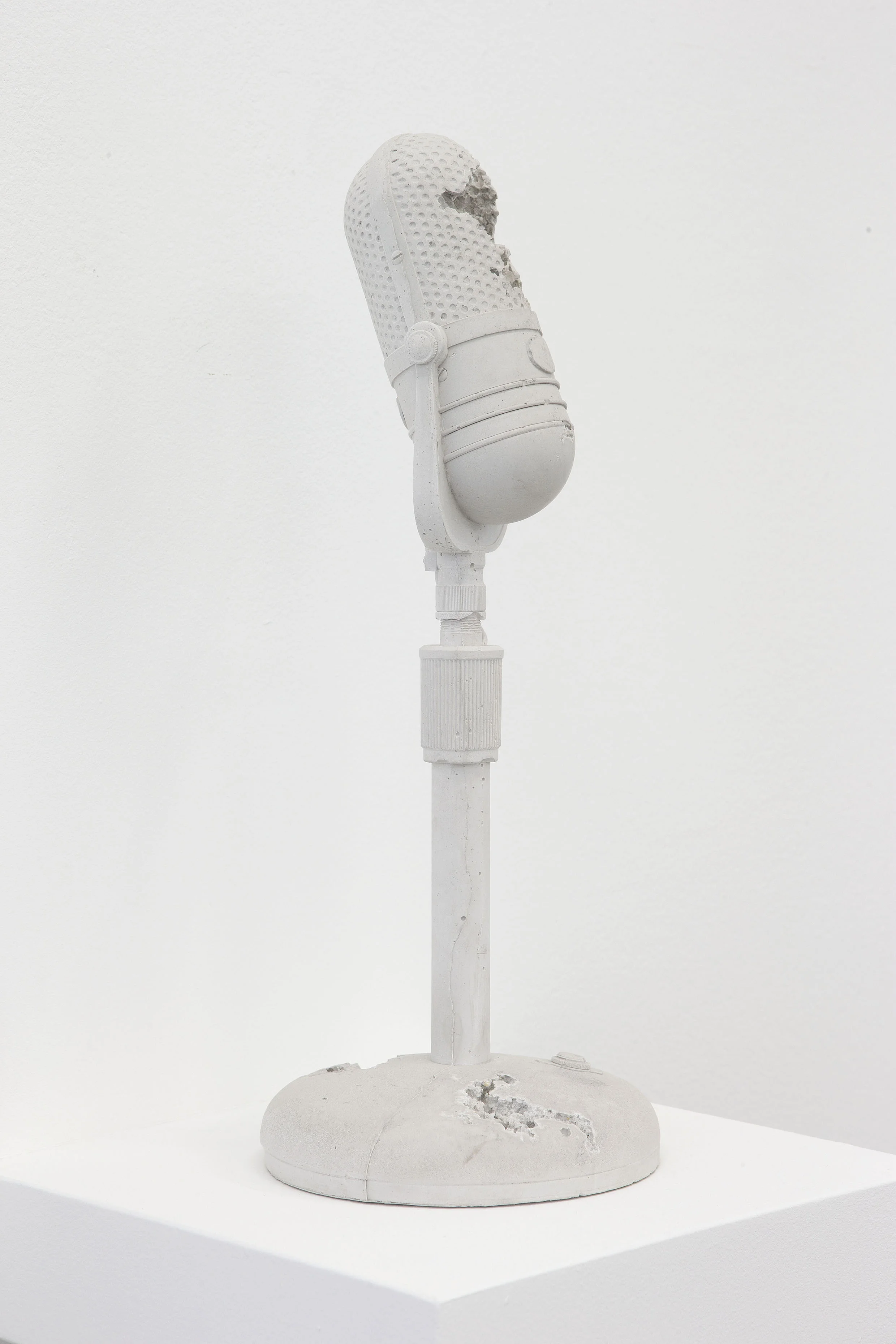 Microphone % Crystal