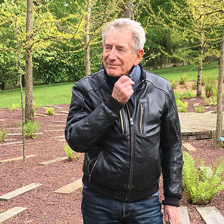 Gilles Clément dans le jardin de l'Evolution
