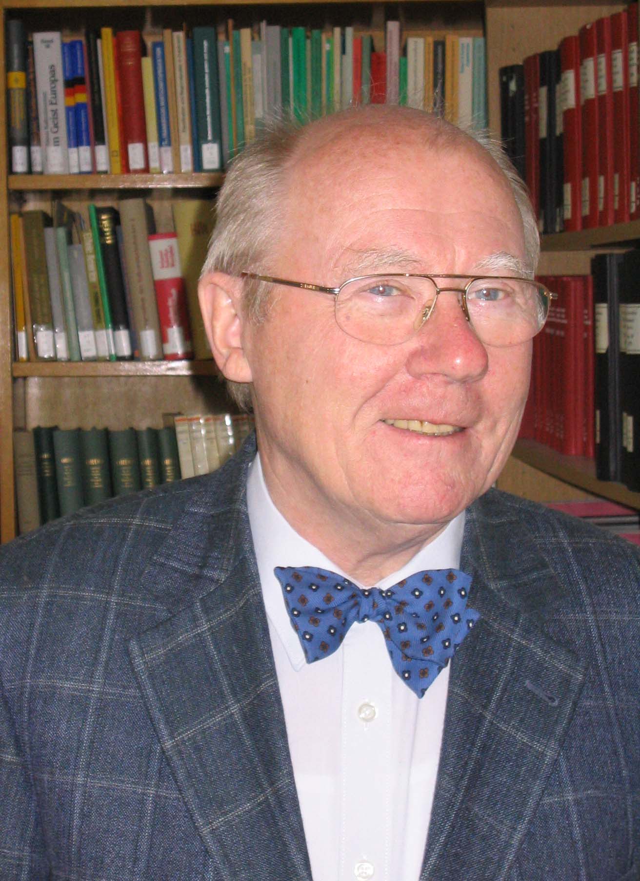 Prof. Dr. Alfred Schueller