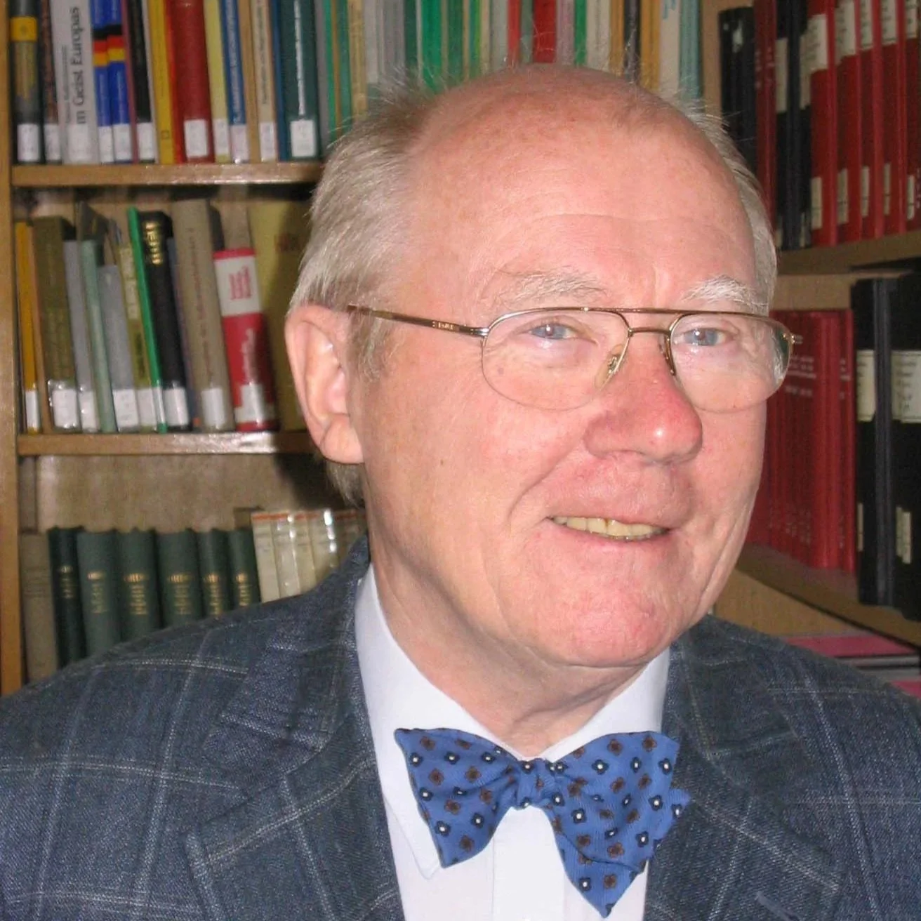 Prof. Dr. Alfred Schueller