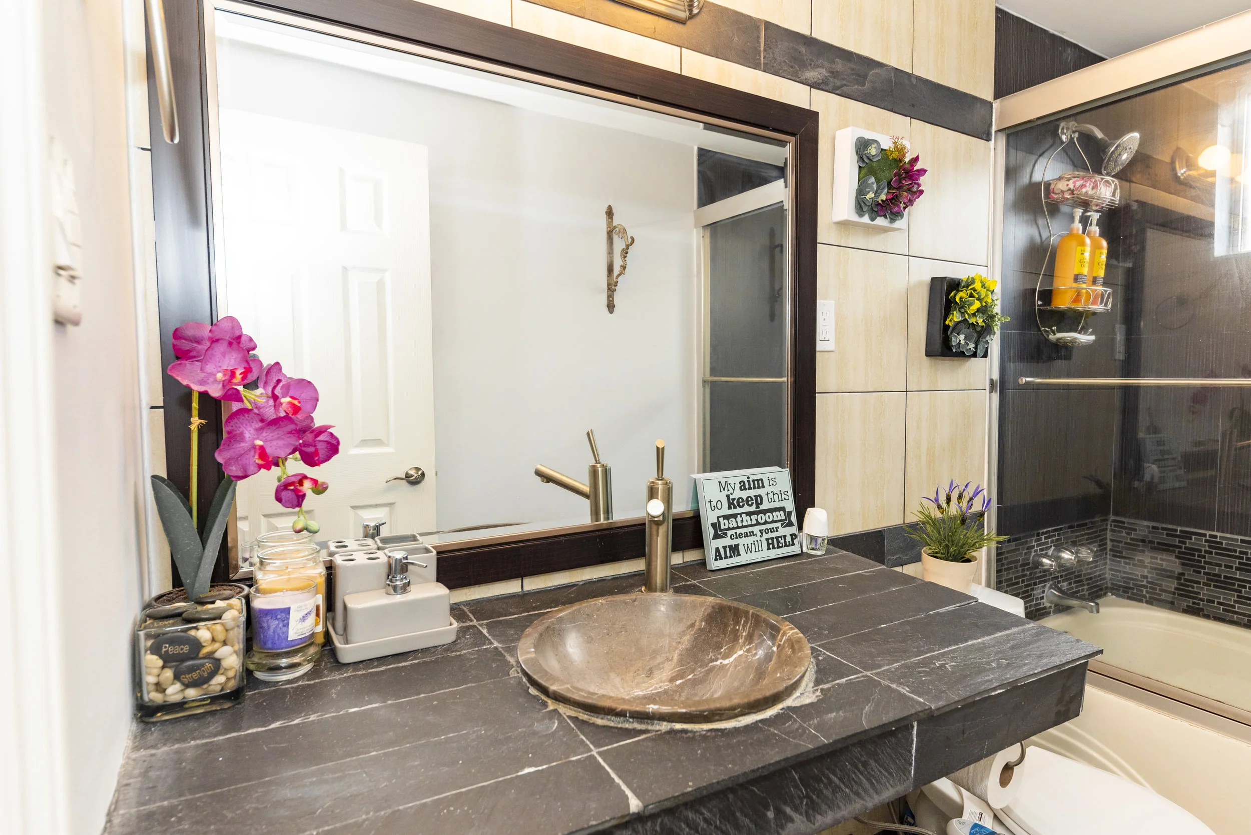 Bathroom_3.JPG