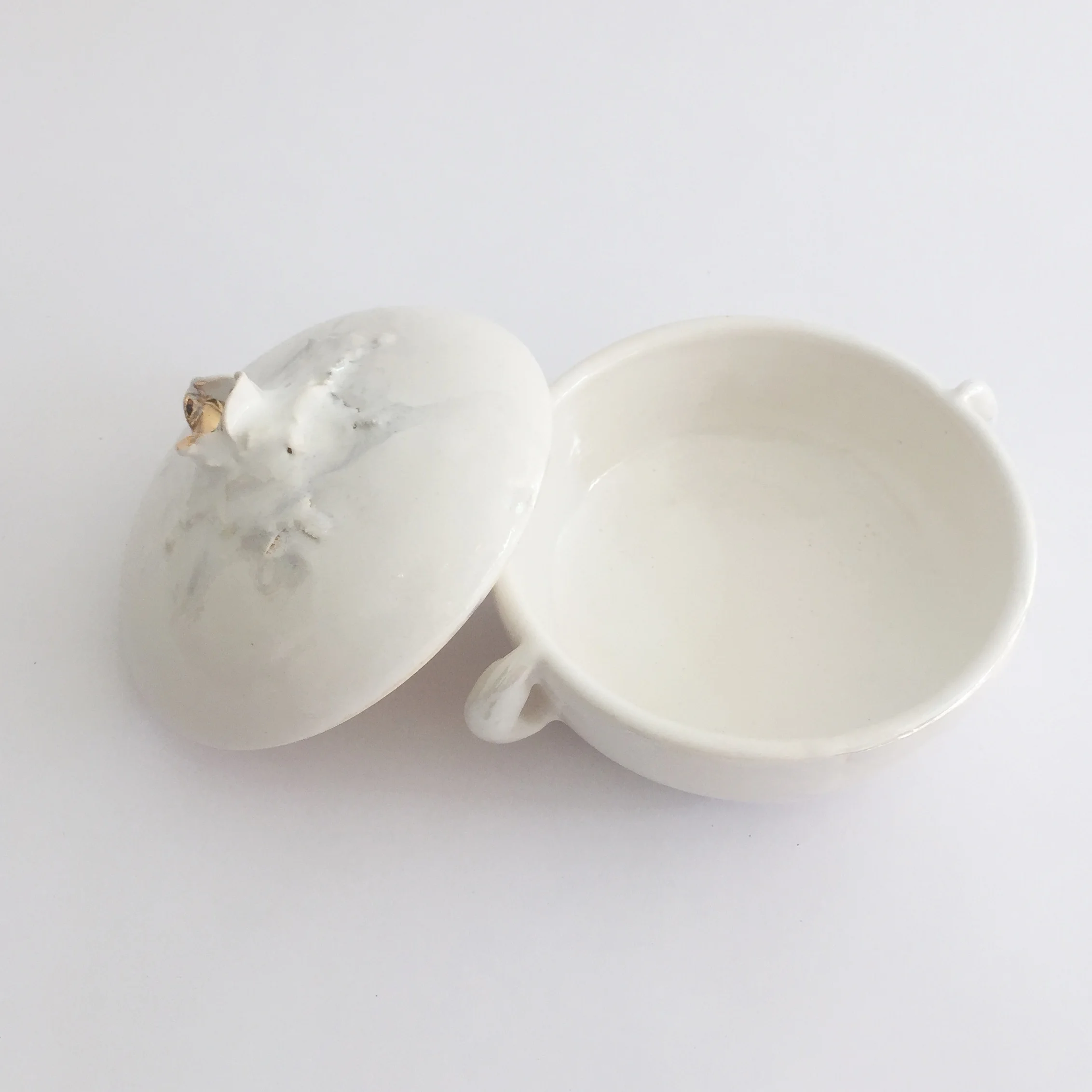 White_Rose_Lidded_Pot_2.jpg