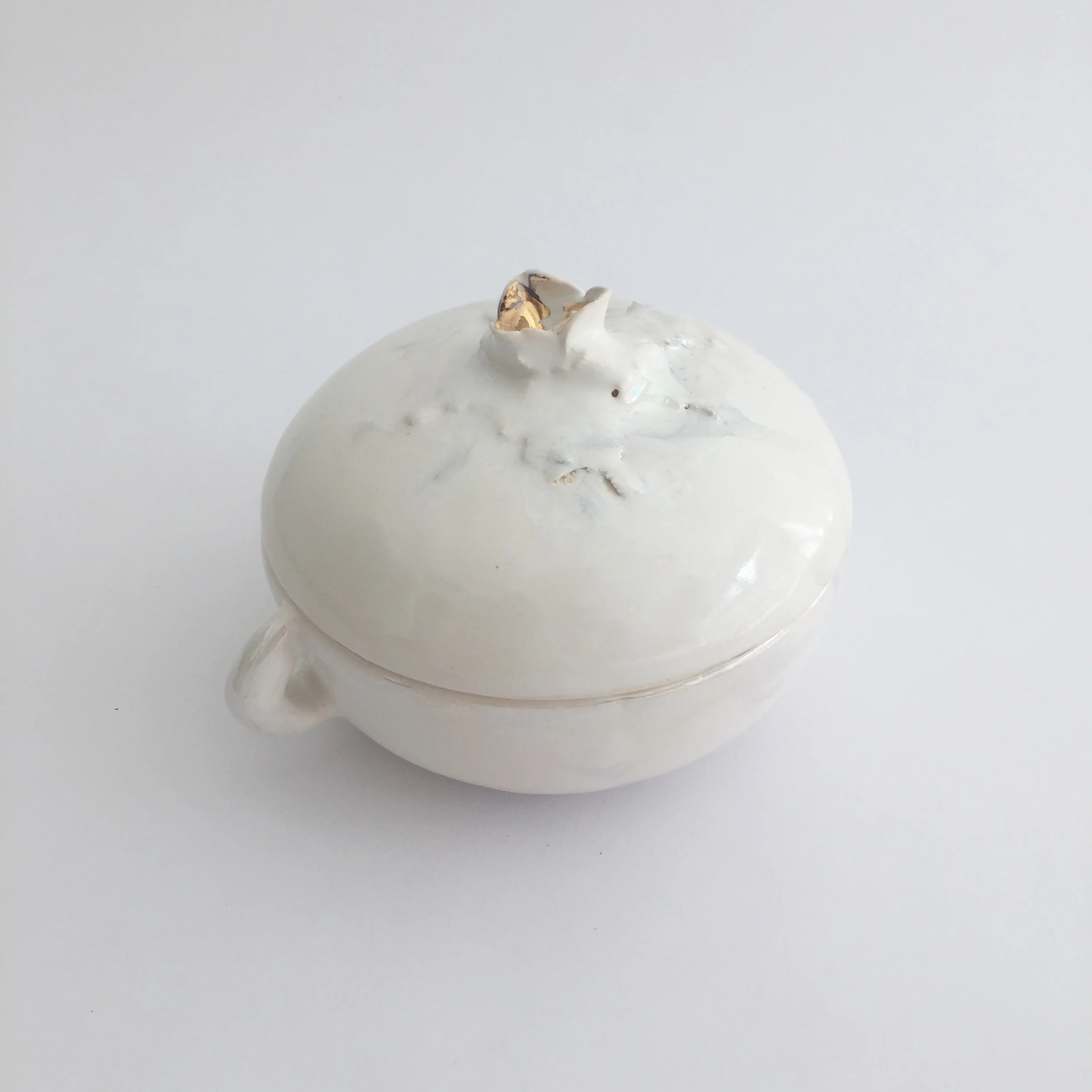 White_Rose_Lidded_Pot.jpg