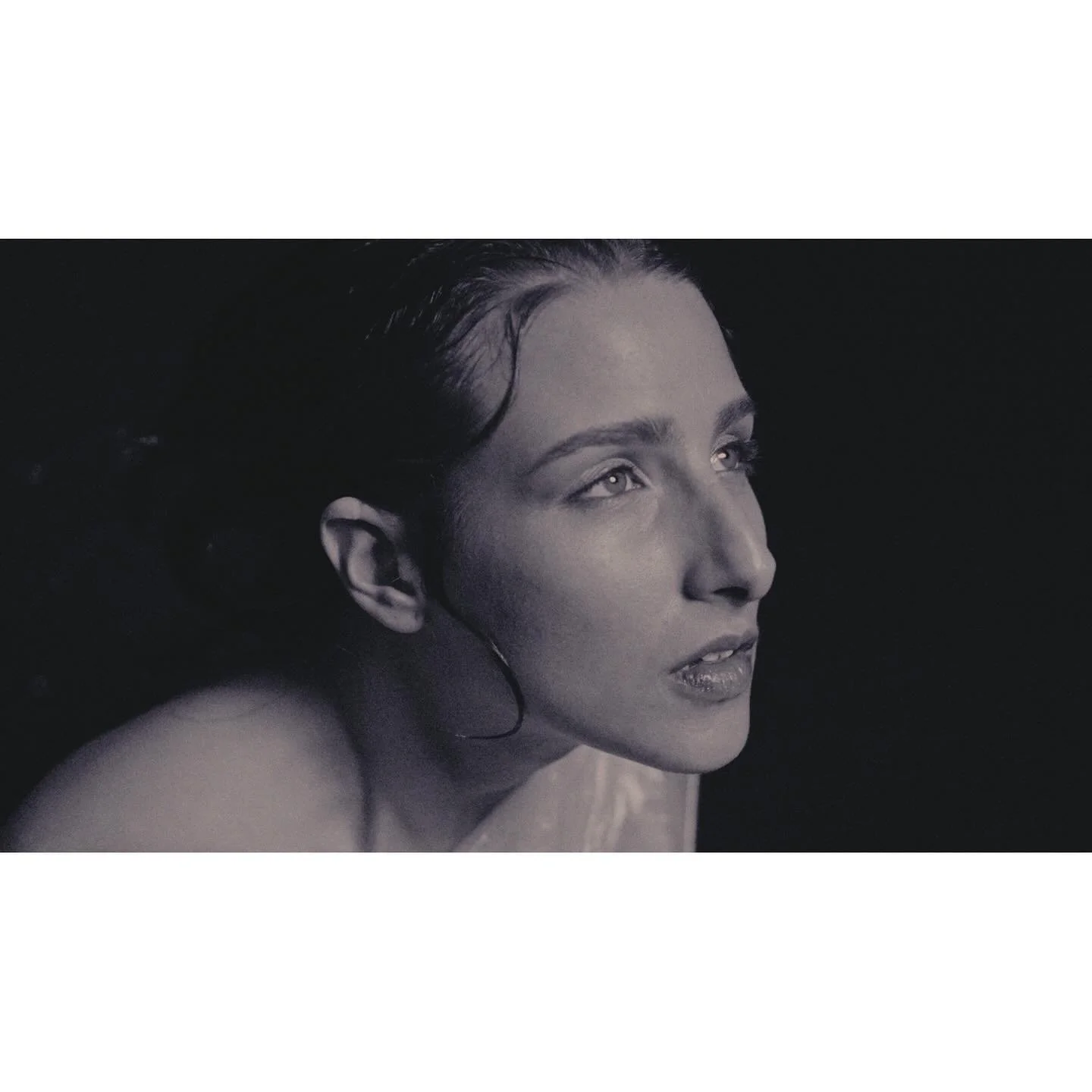 Stills de nuestro video para la colaboraci&oacute;n de&nbsp;@pequenamuert&nbsp;con&nbsp;@petitmortmagazine 

Foto Fija:&nbsp;@chemacontrerass
Direcci&oacute;n creativa y modelo:&nbsp;@andyvalverdes
OF:&nbsp;@labebepuntocom
Producci&oacute;n y postpro