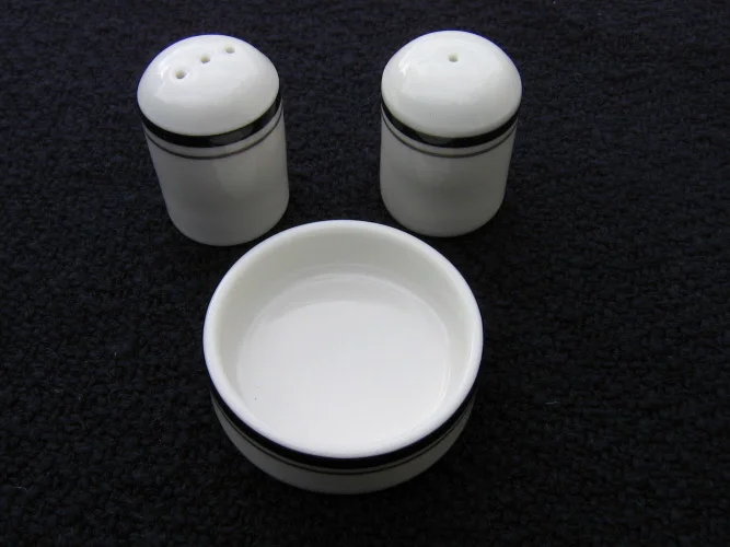 “Black/Silver Line” Cruet Set