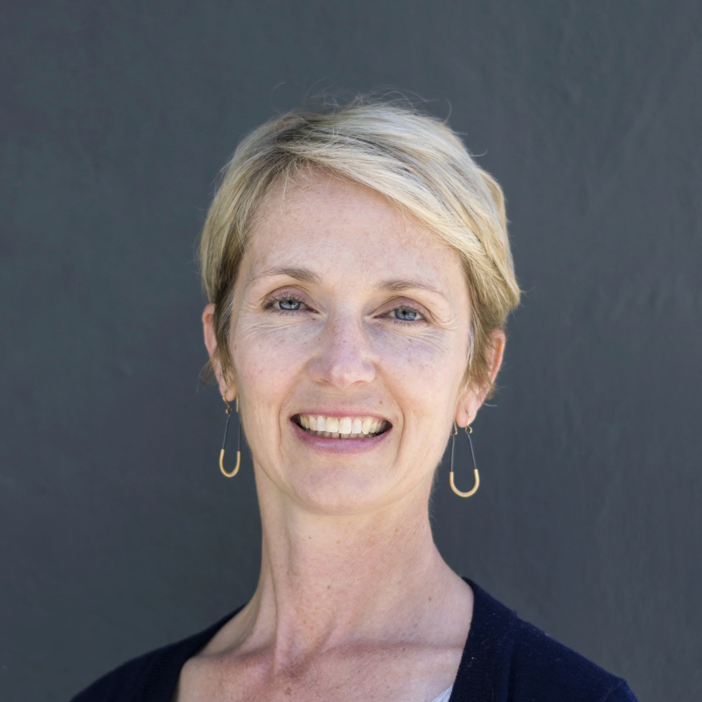 Liz Einwiller FOUNDER Liz’s childhood was spent building structures in her mother’s garden. She loves plants, color, and popular culture. Her keen visual skills translate to an insatiable curiosity for exploring how to make things.