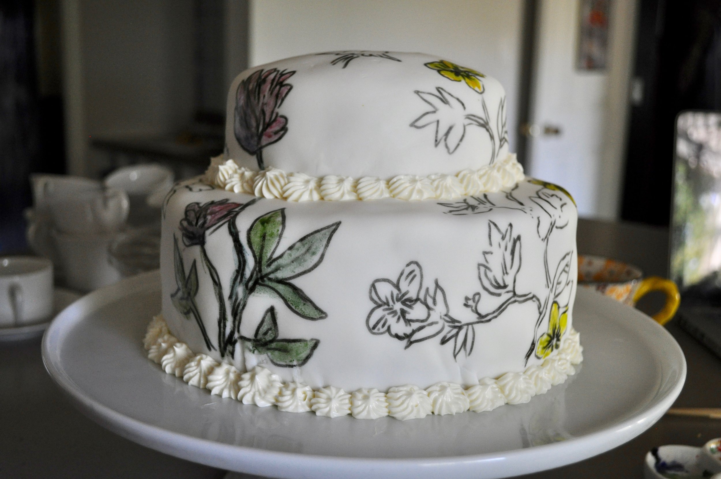 Hand-Painted Cake | @beesandbubbles