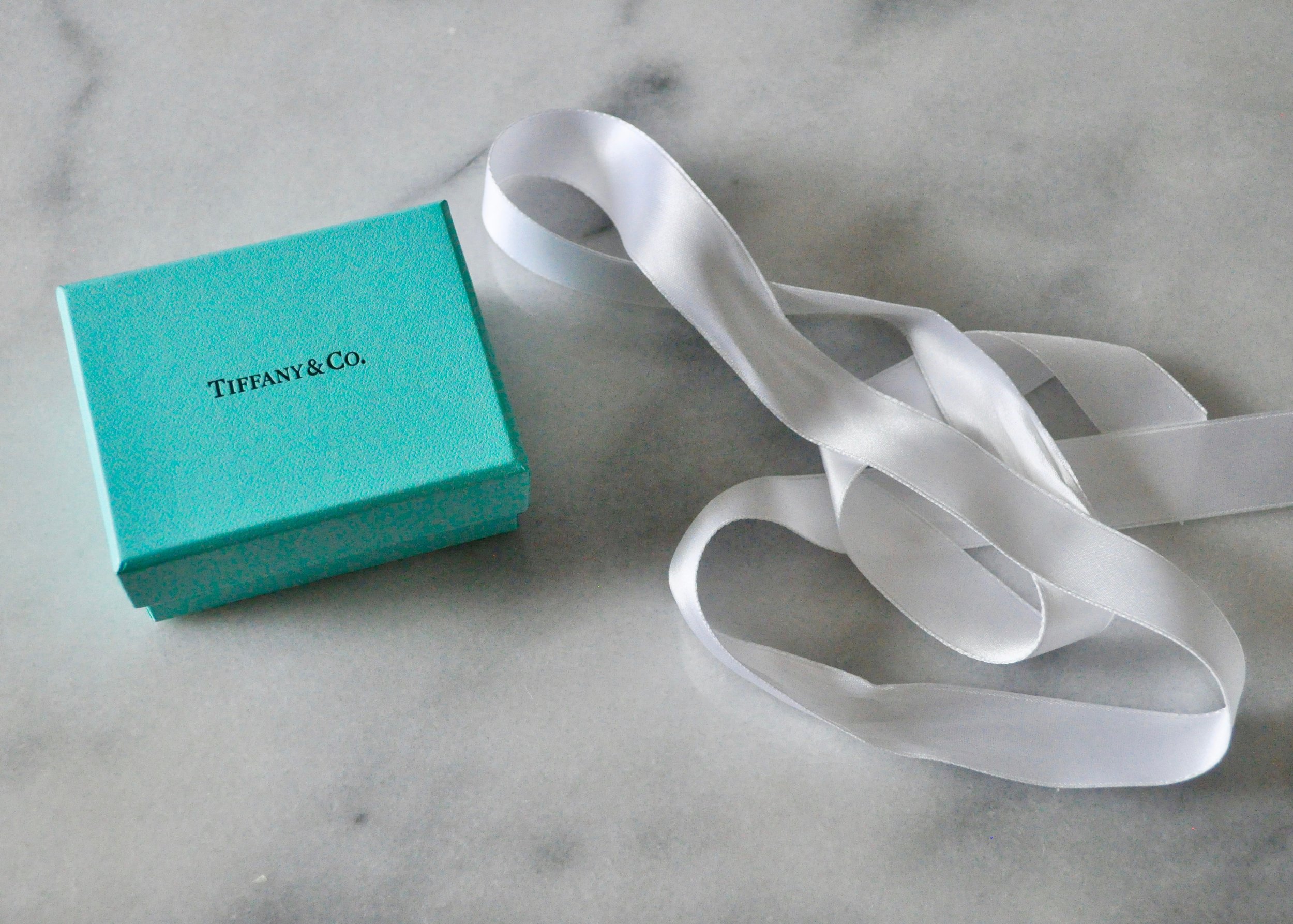 How to Tie a Tiffany Bow — bees and 