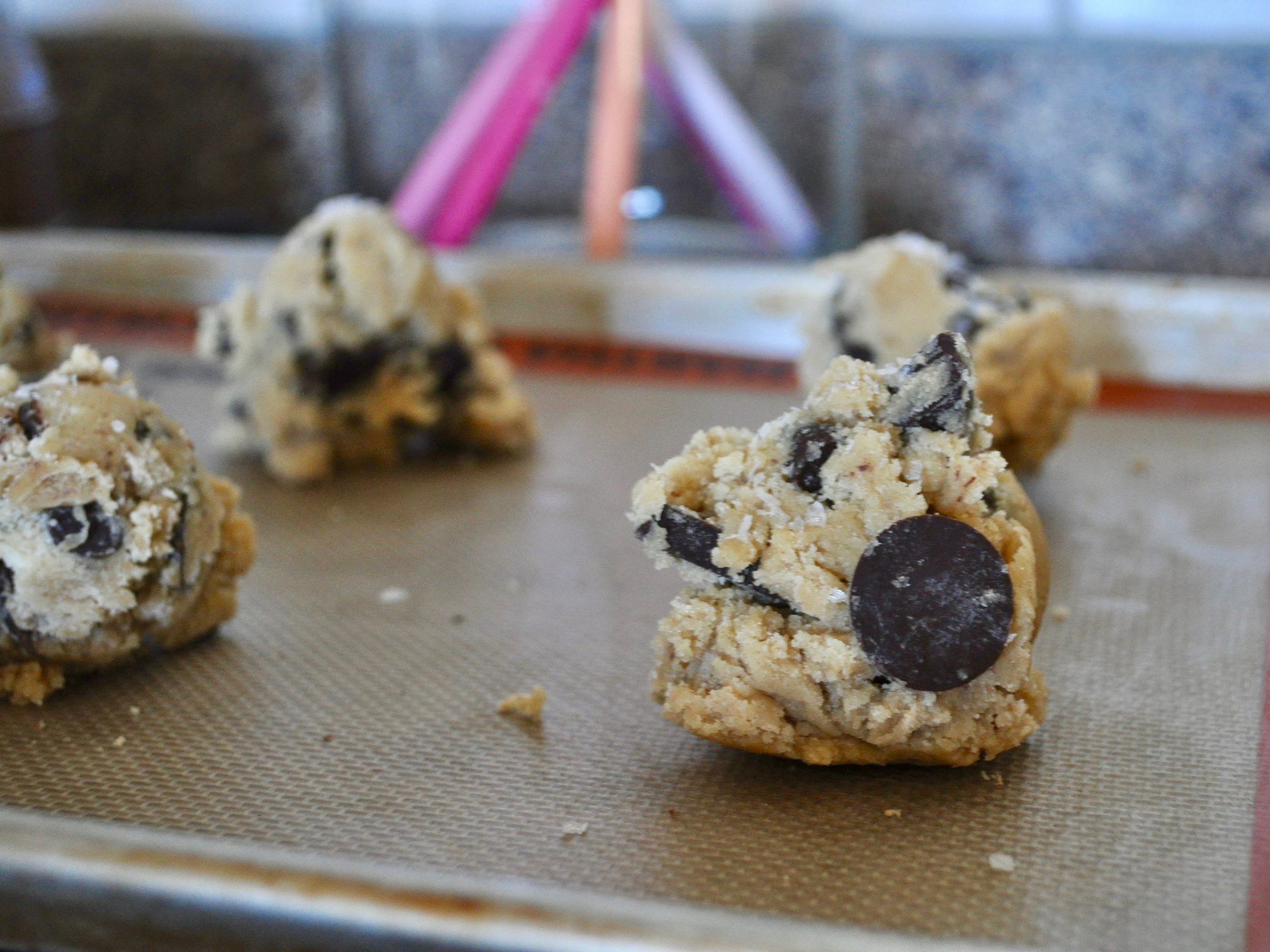 Jacques Torres Chocolate Chip Cookies | @beesandbubbles