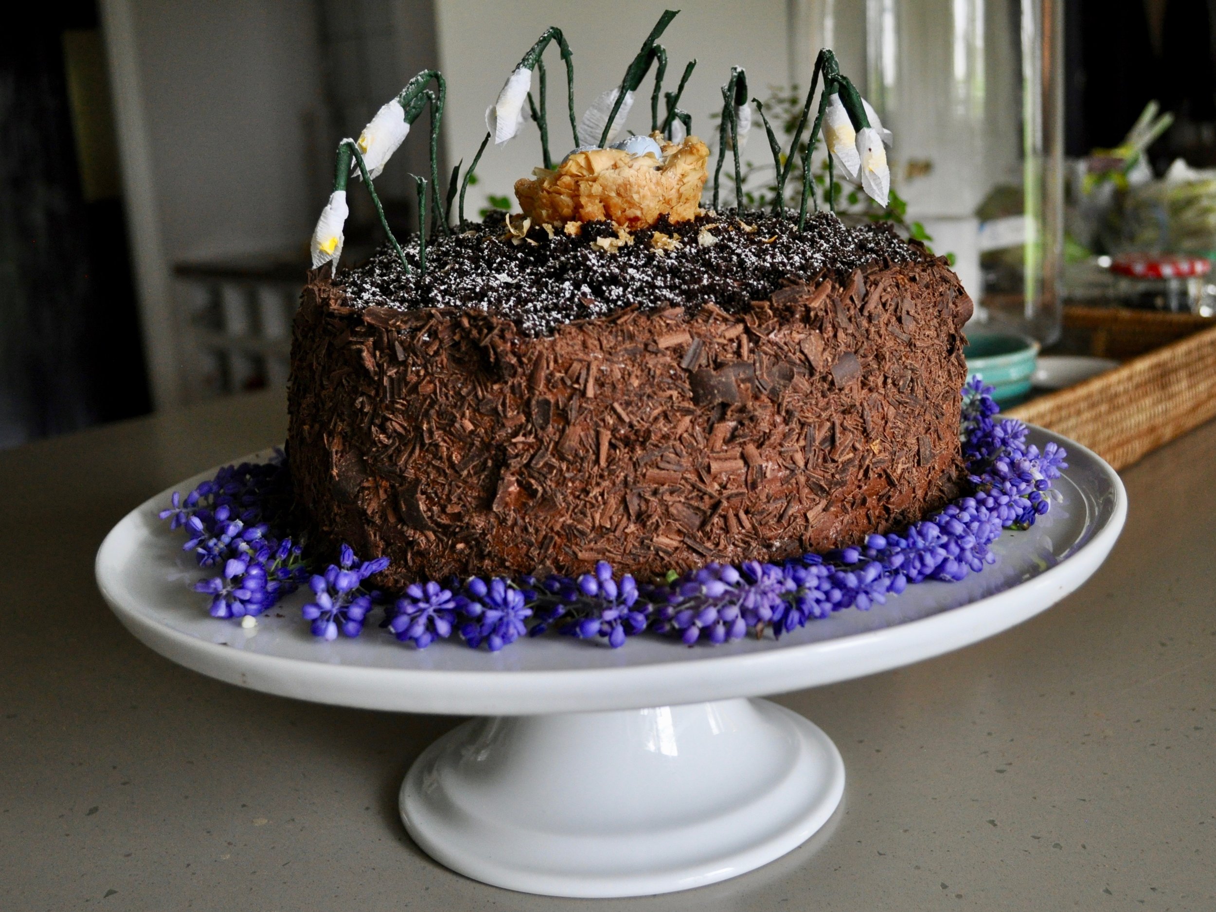 Snowdrop Chocolate Cake | @beesandbubbles