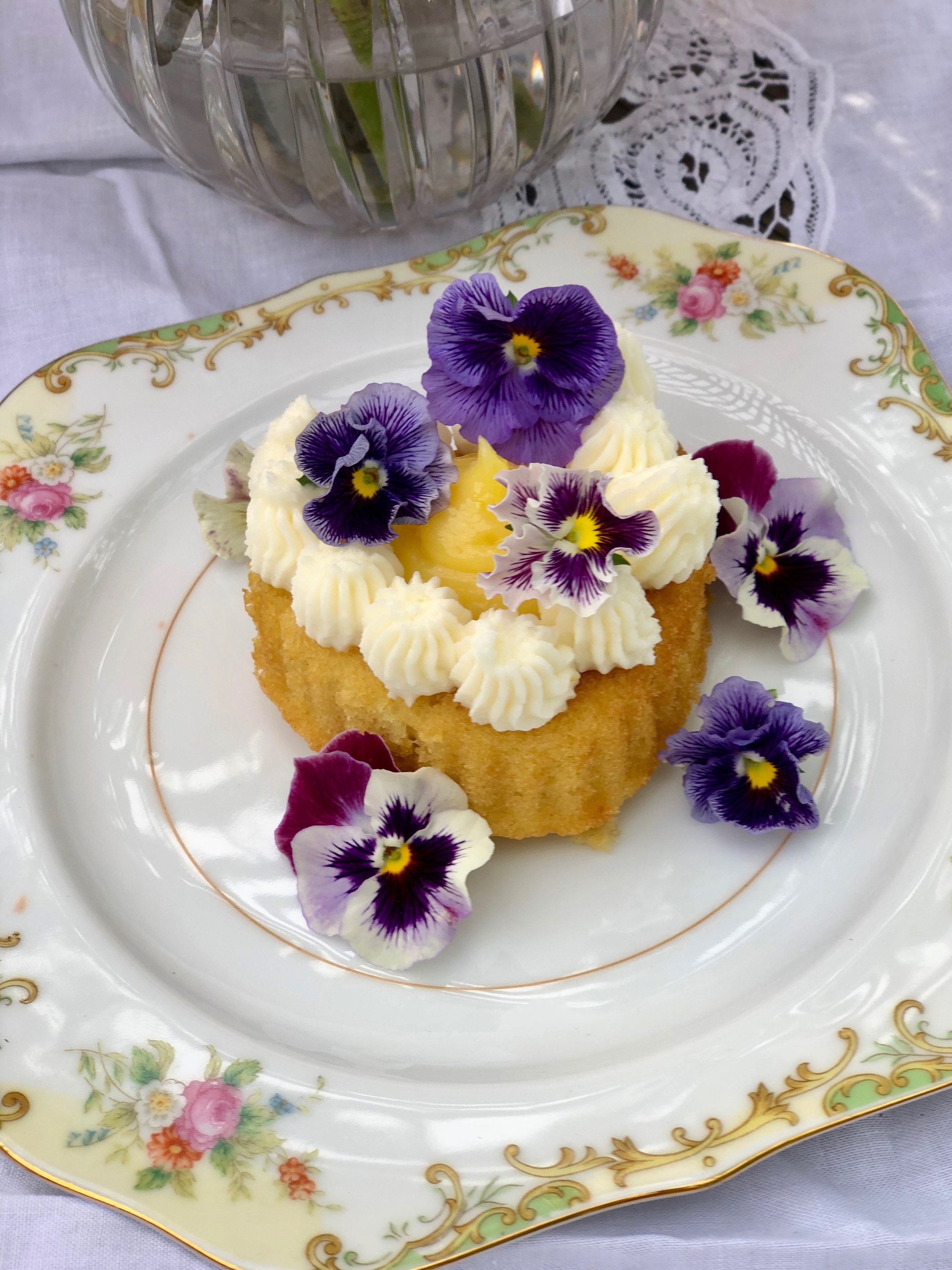 Royal Wedding Breakfast Cakes | @beesandbubbles