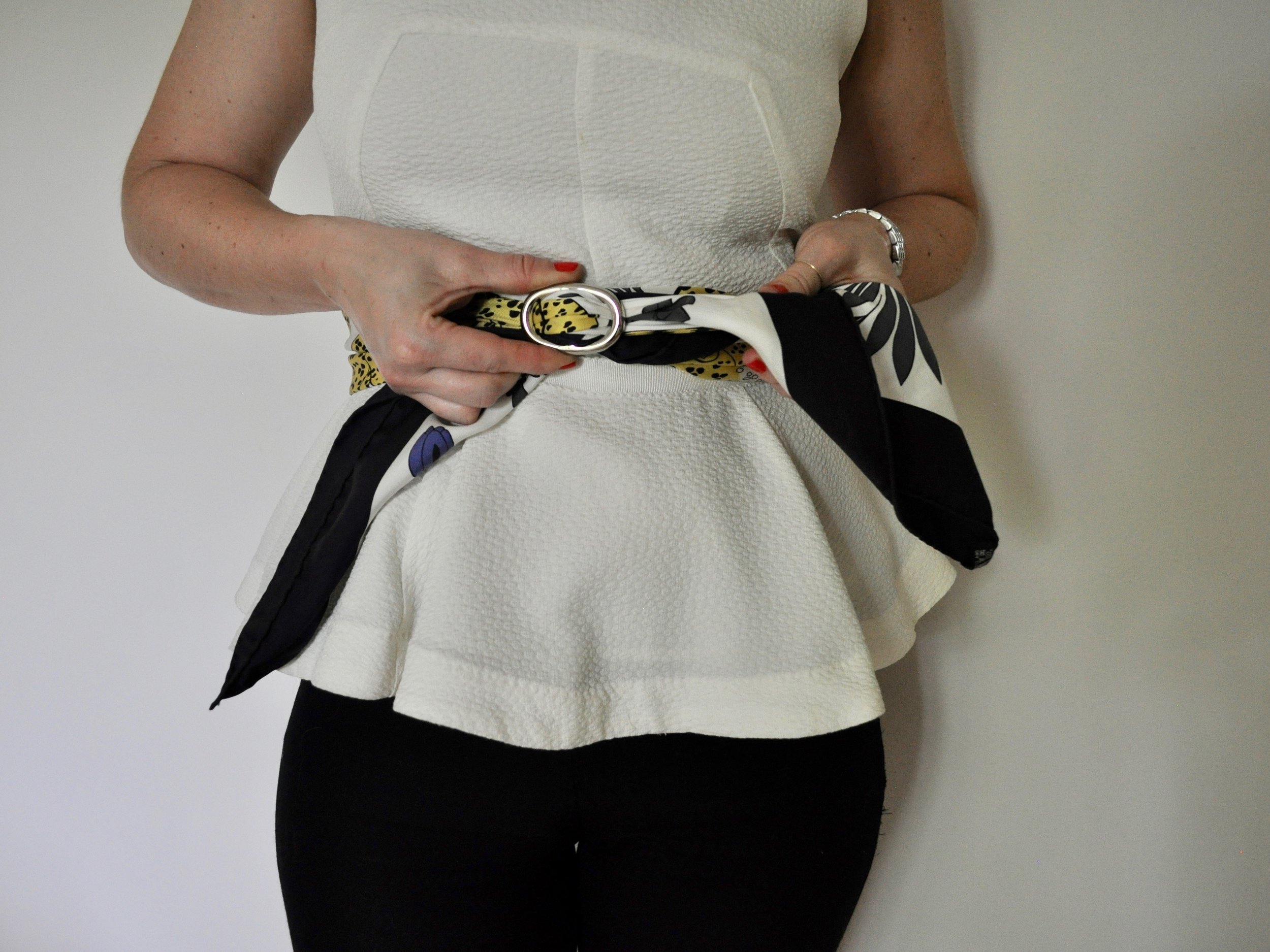 How to Tie a Scarf as a Belt | @beesandbubbles