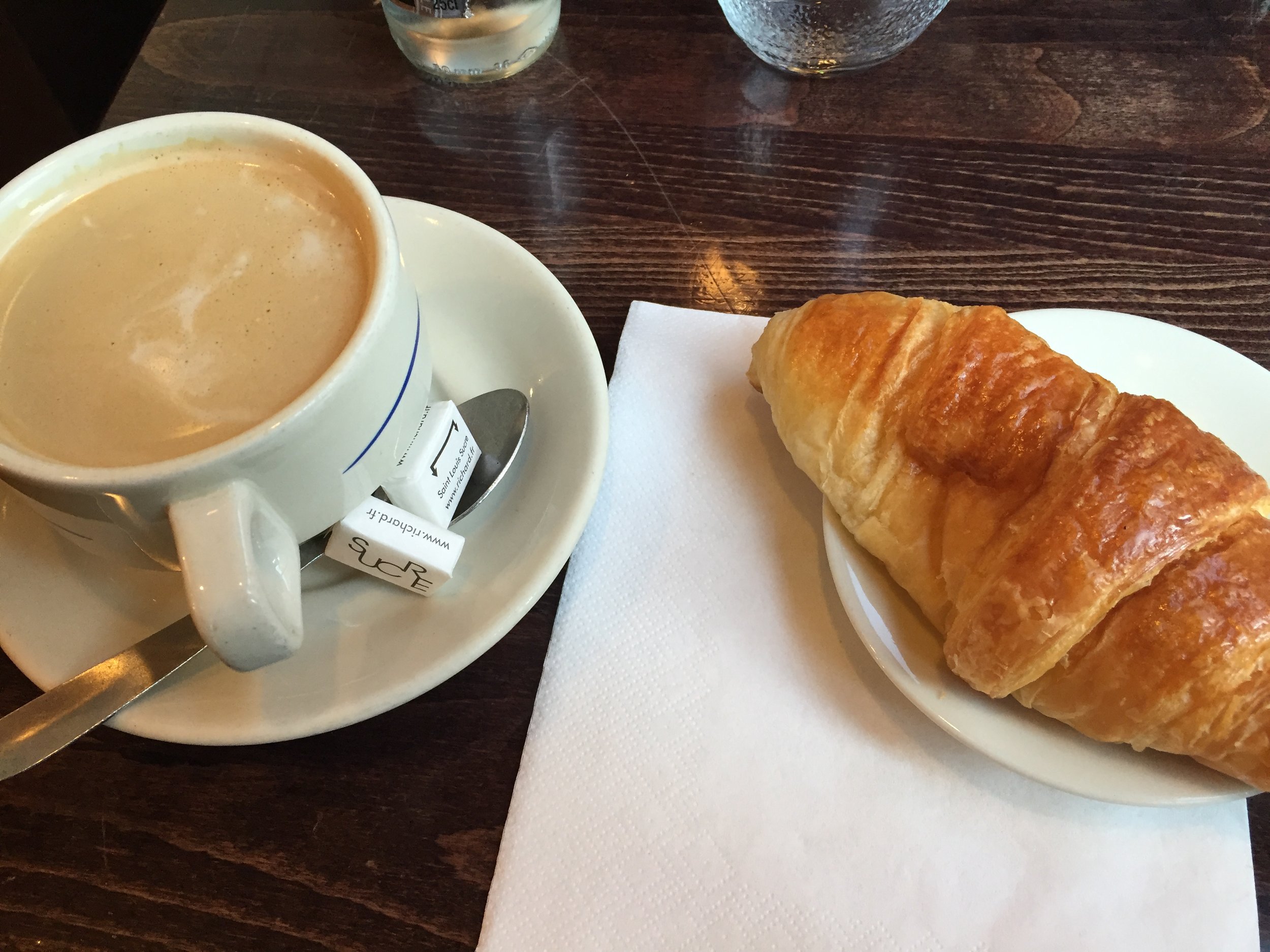 Café crème and croissant