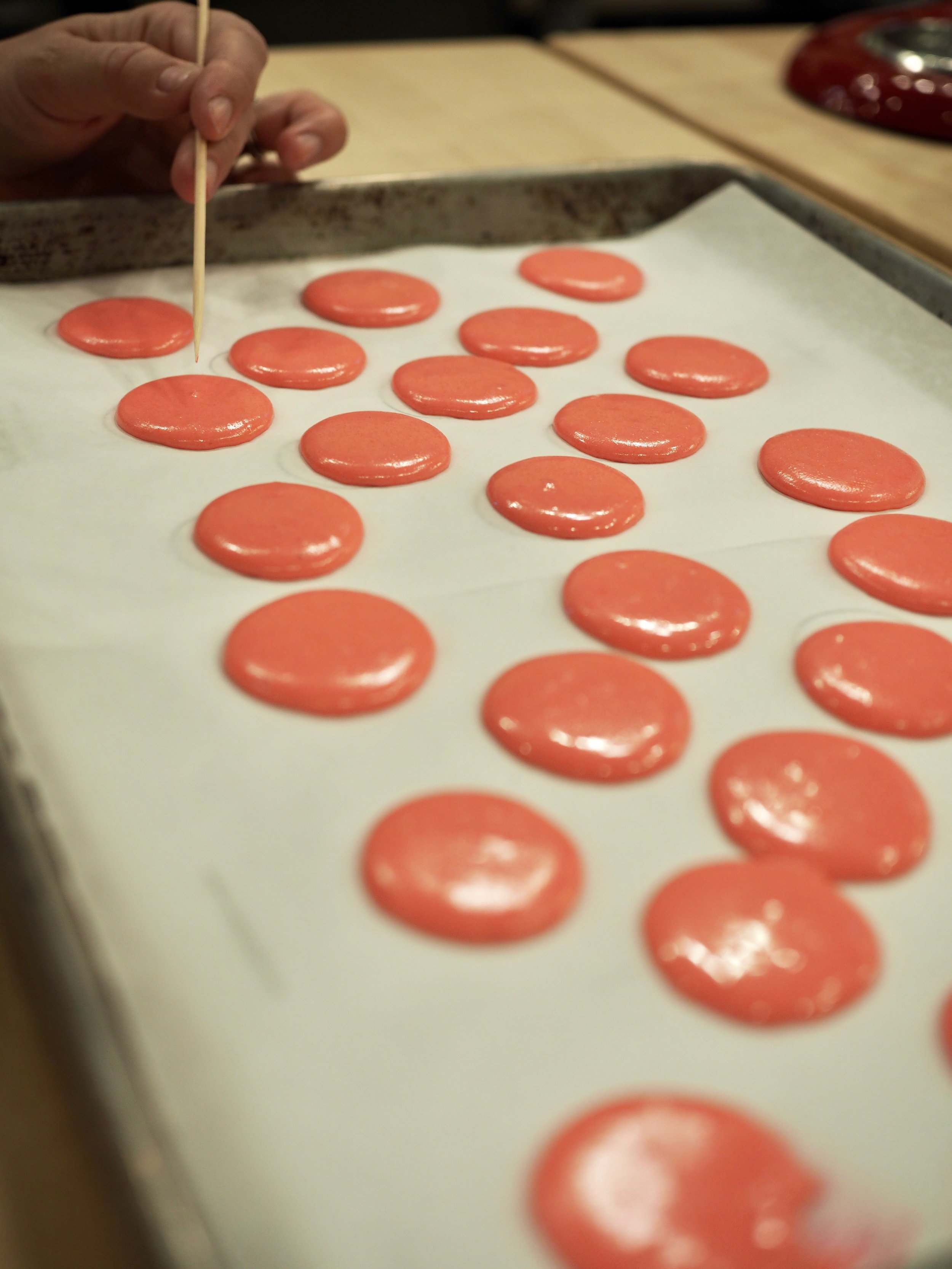 Now popping the air bubbles (and cleaning up and macarons which have merged)