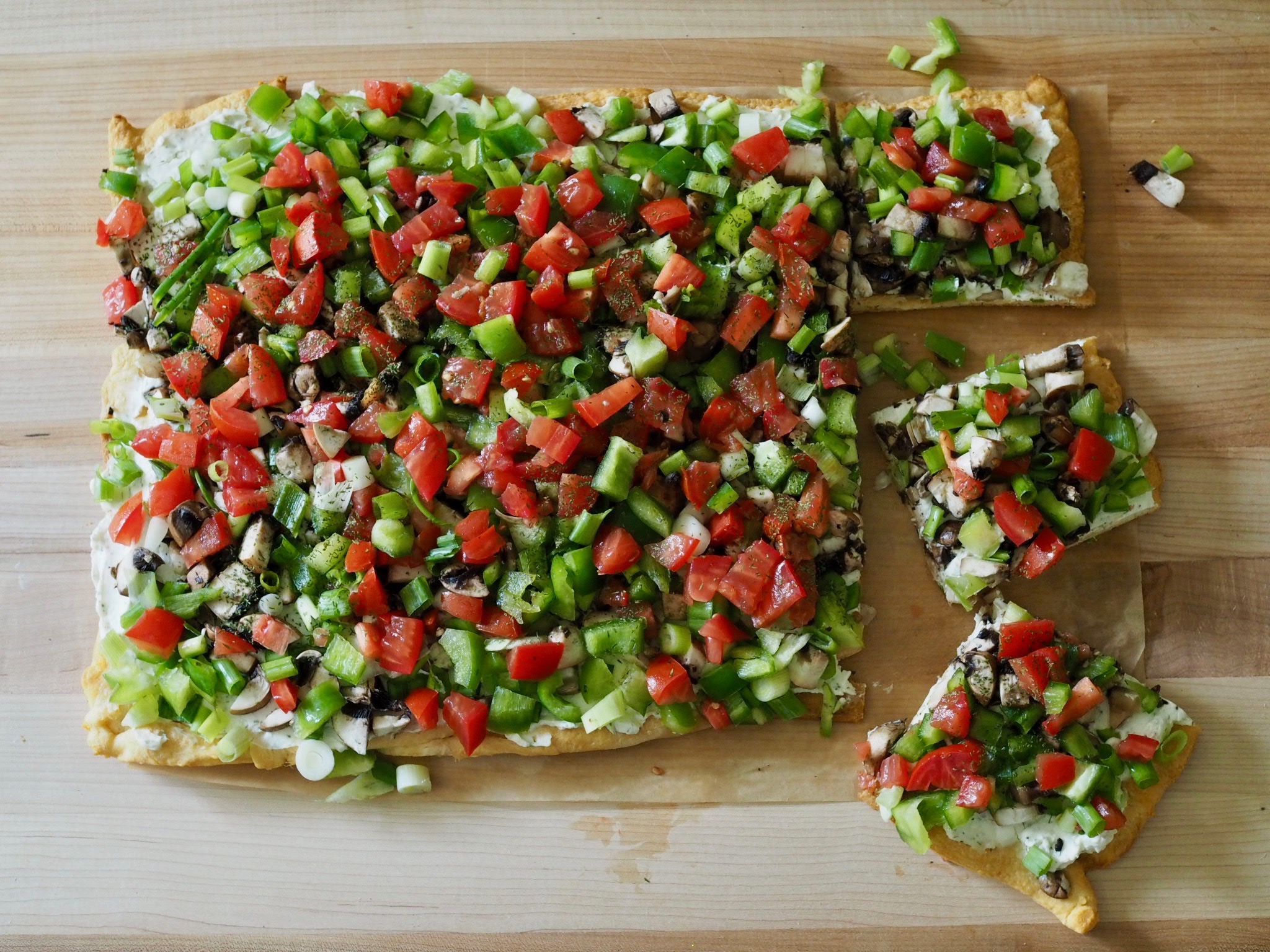 Crescent Roll Vegetable Pizza | @beesandbubbles