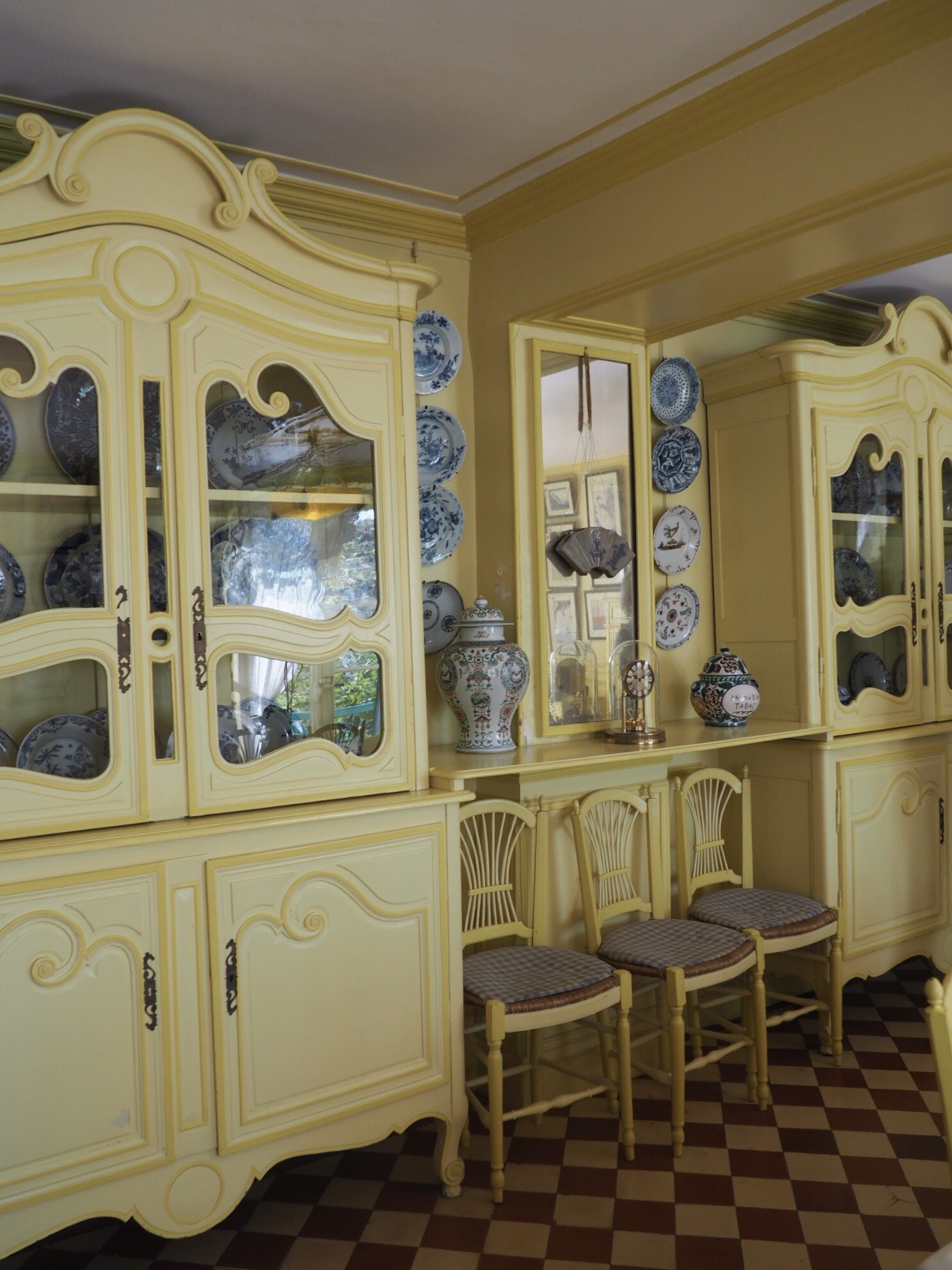 Blue-and-white pottery in Monet’s dining room