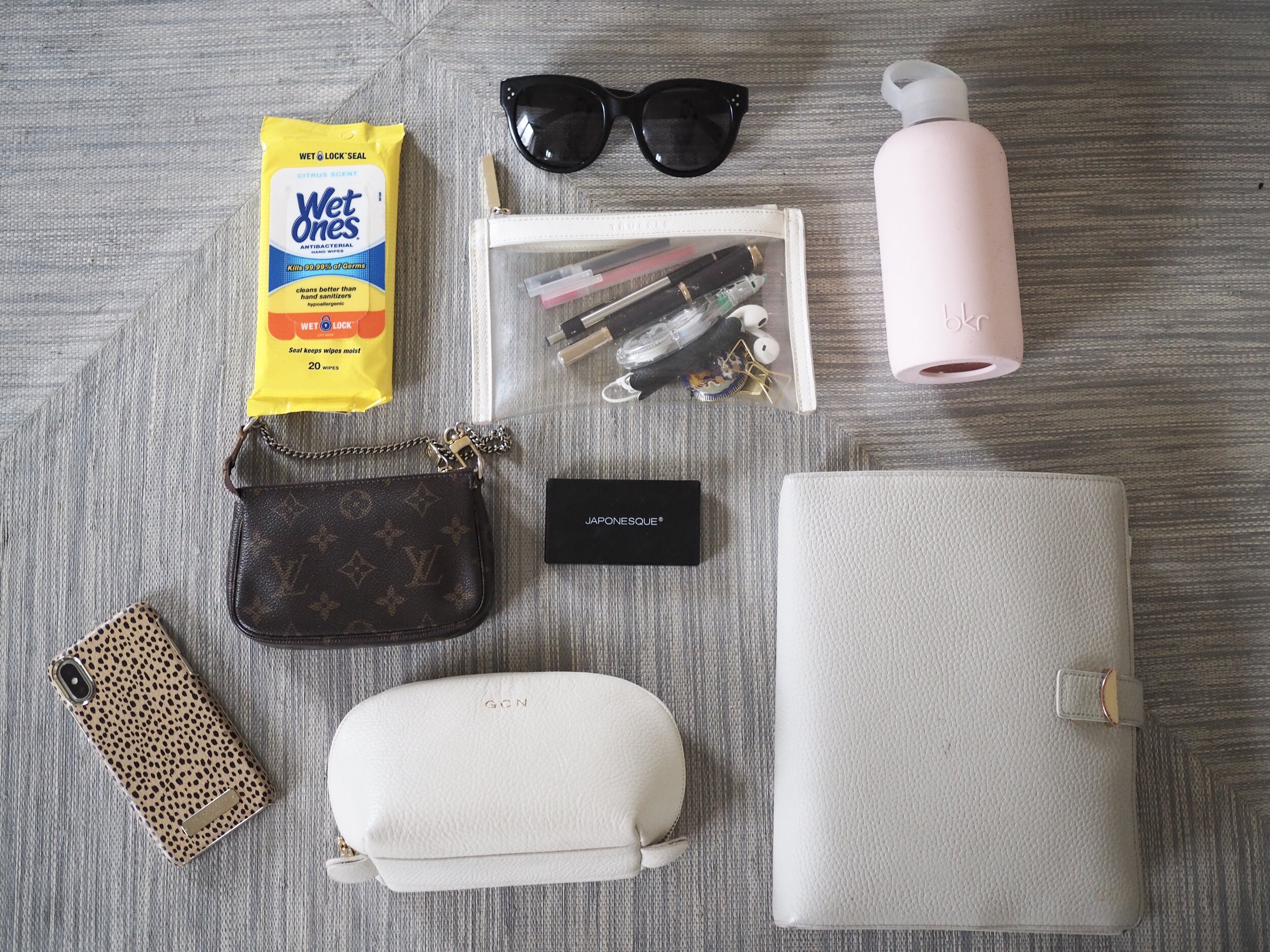 What's in My Work Tote | @beesandbubbles
