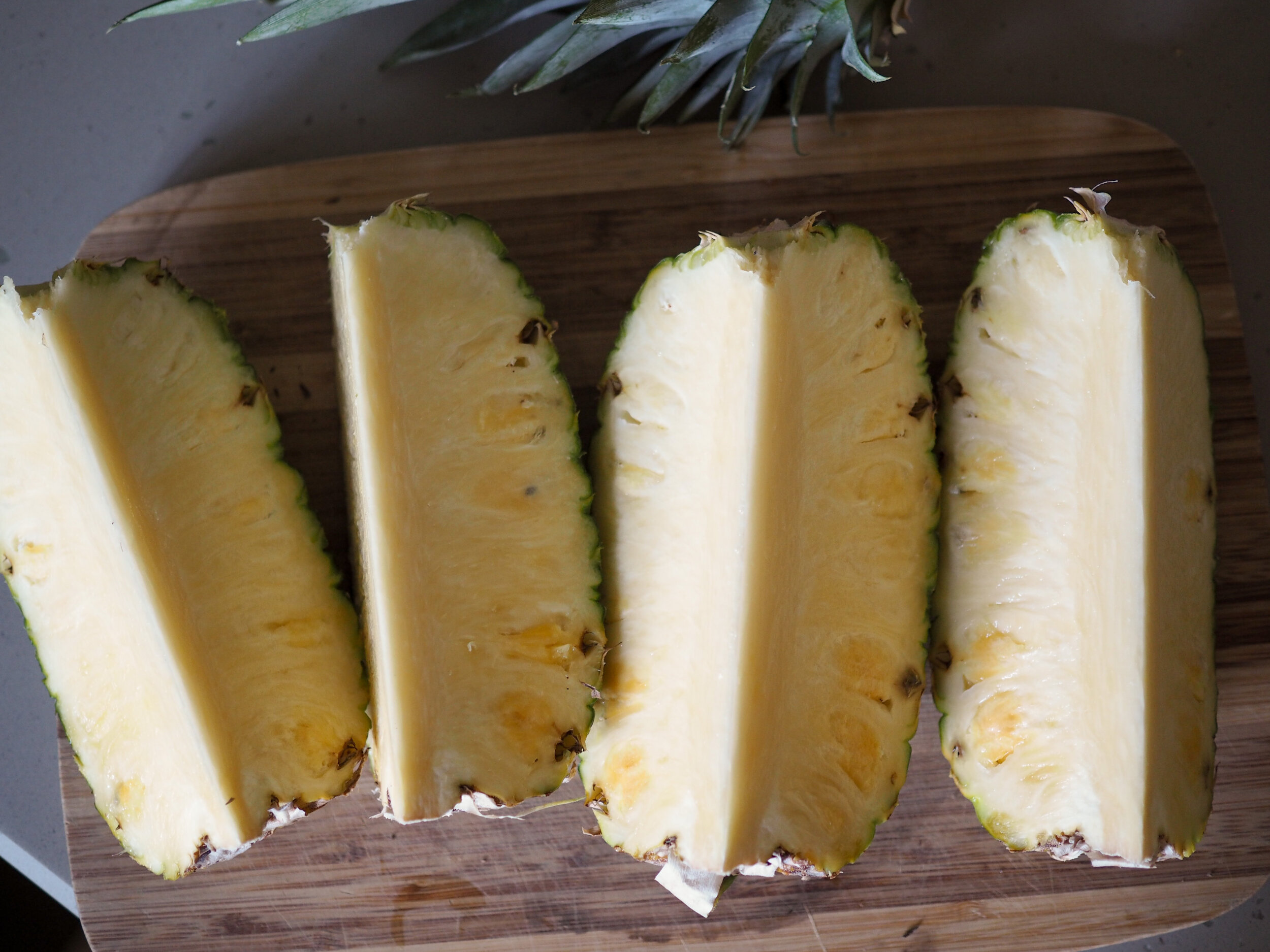 How to Serve Pineapple Like a Hawaiian | @beesandbubbles