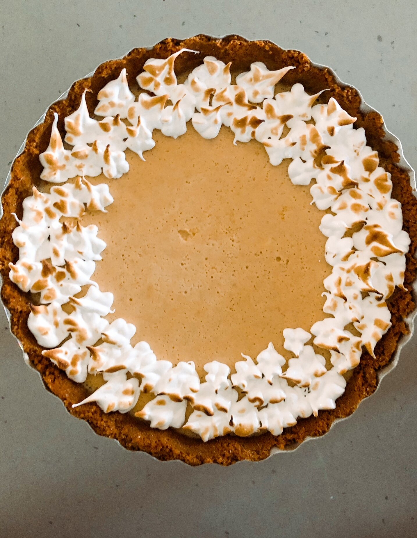 Martha's Pumpkin Cheesecake Pie & Gingersnap Crust | @beesandbubbles