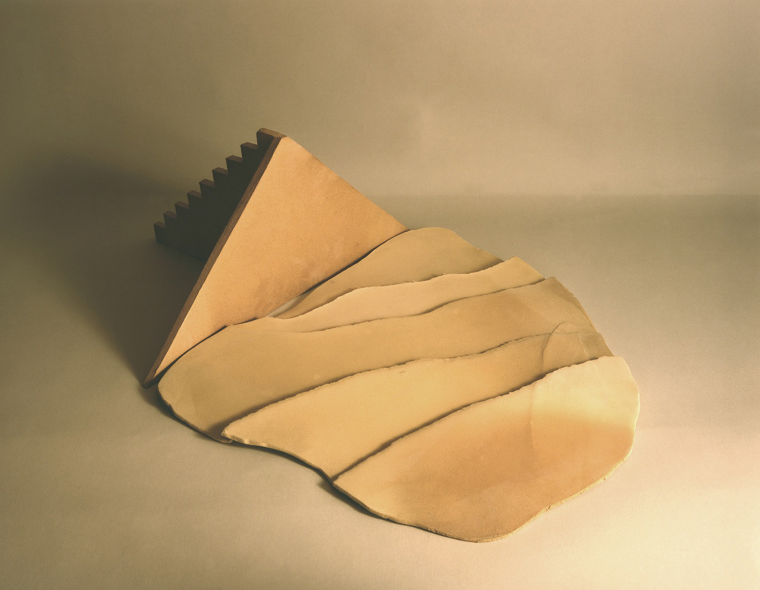 #7 20" x 28" x 8", Clay, 1979