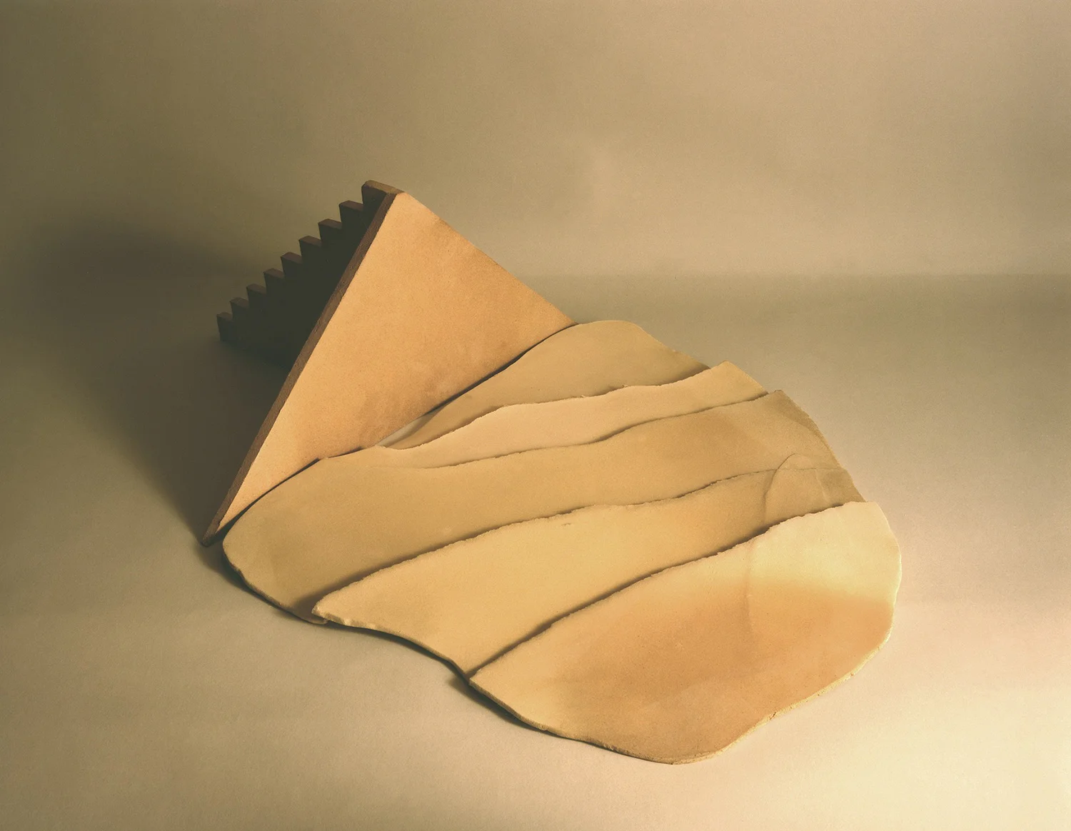 #7 20" x 28" x 8", Clay, 1979