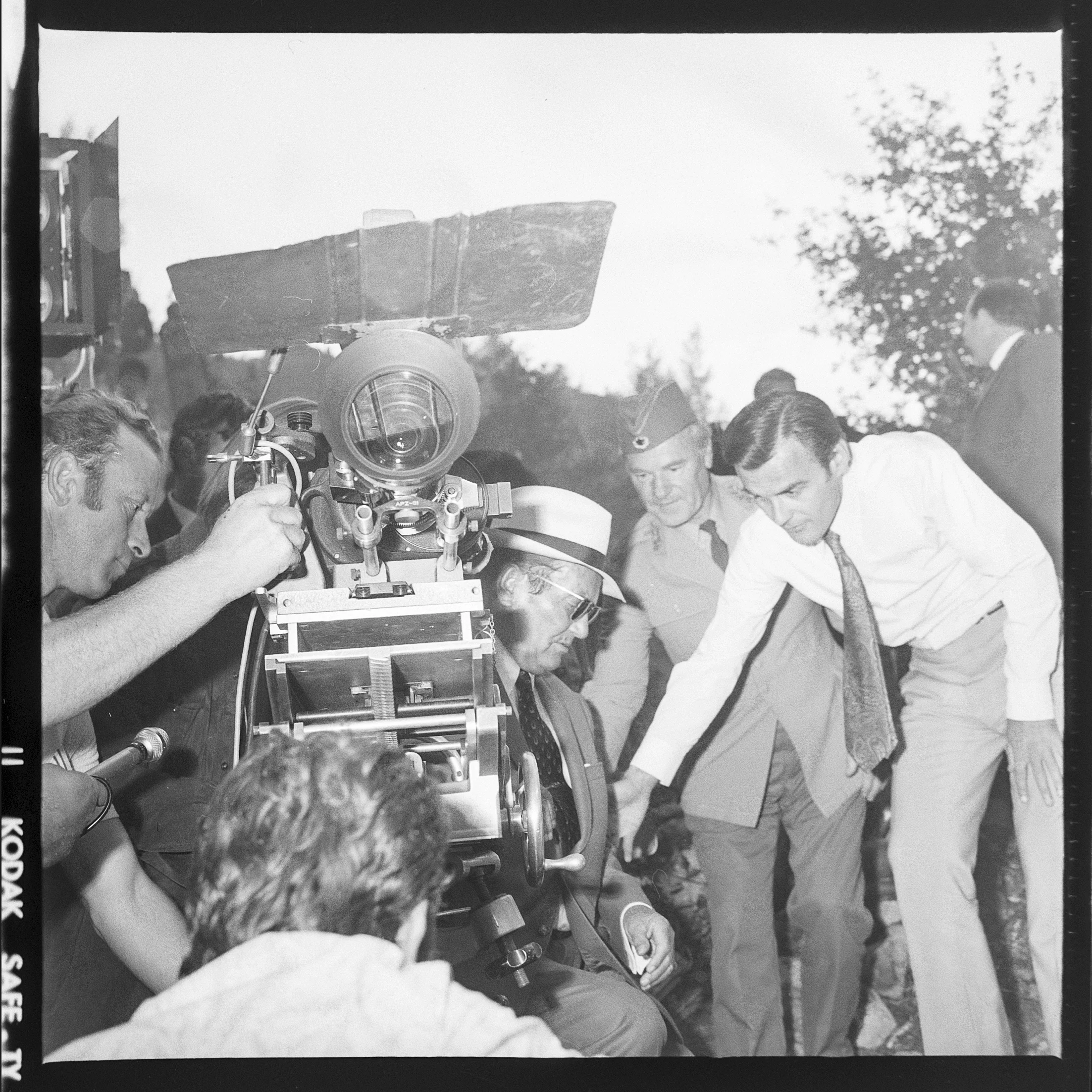 Tito bakom kameran vid inspelningen av filmen Sutjeska, 5 september 1971.Foto: Museet över Jugoslaviens historia.