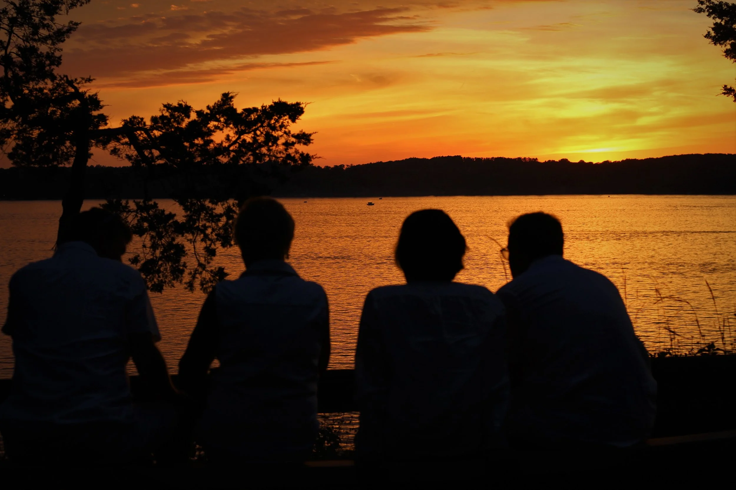 Town Square Celebrates Successful White Hot Party Fundraiser