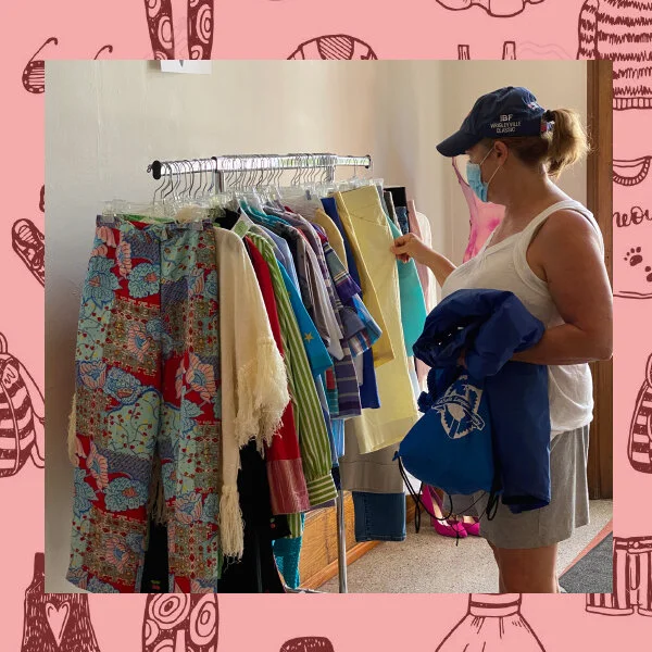 4 Great Reasons to Donate Your New or Gently Used Clothing and Accessories to Hangers at Town Square