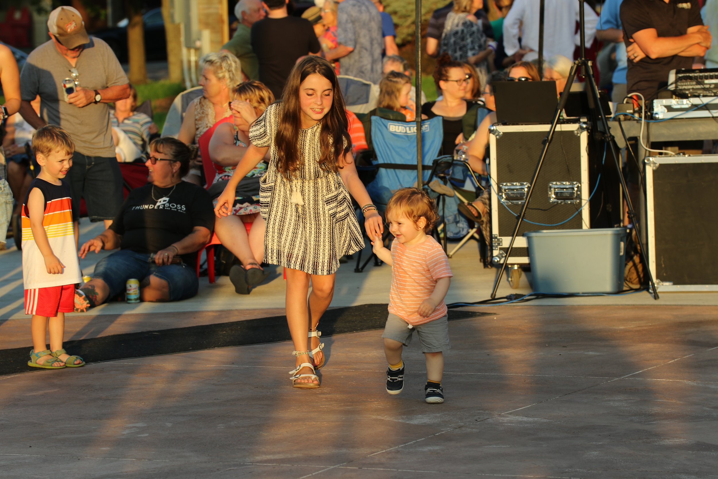 kids going on to the dance floor.JPG