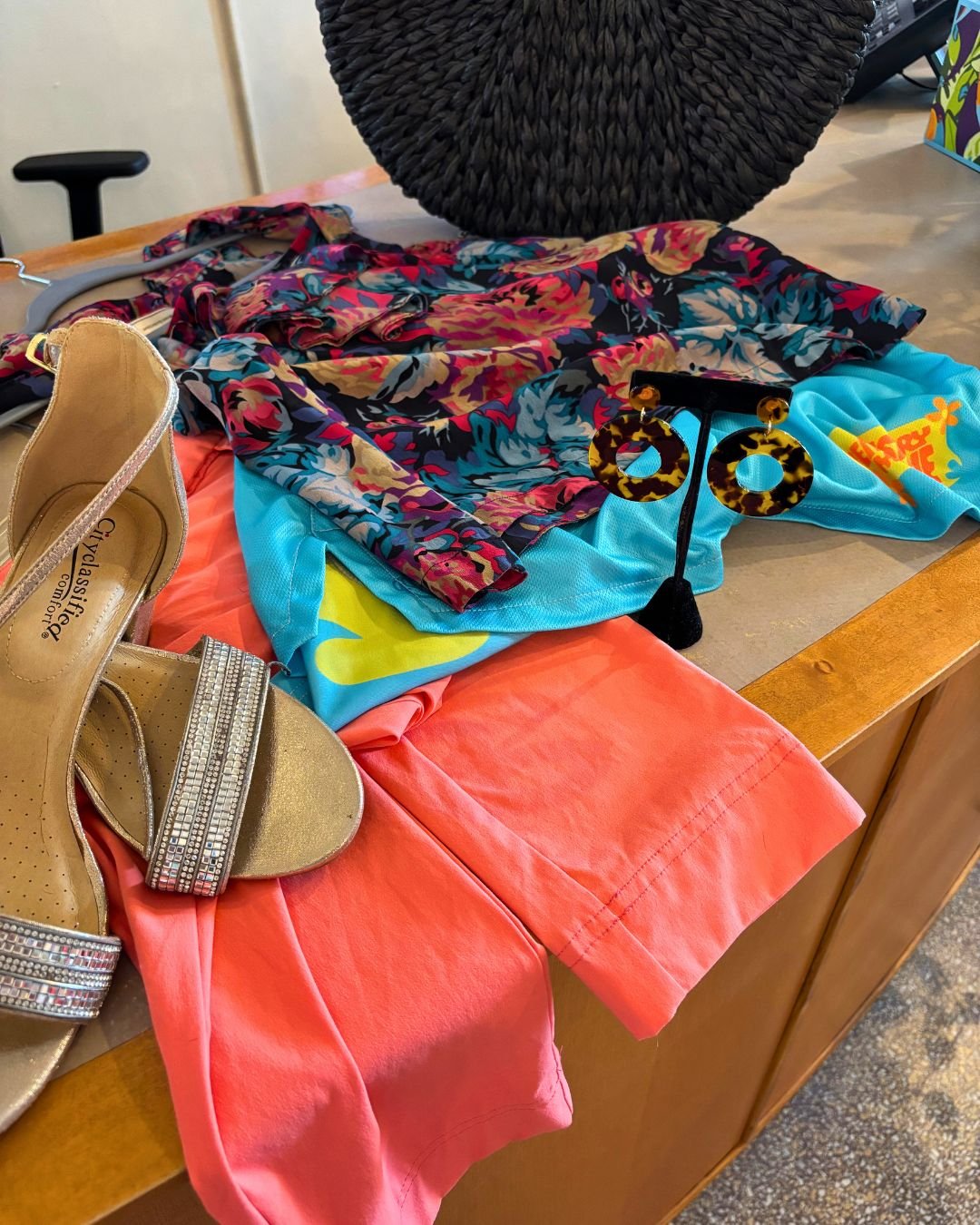 What are you taking home today? 🛍️

With clothing, home d&eacute;cor, accessories, and one-of-a-kind finds around every corner, Hangers has something for everyone.

Tell us what caught your eye!
