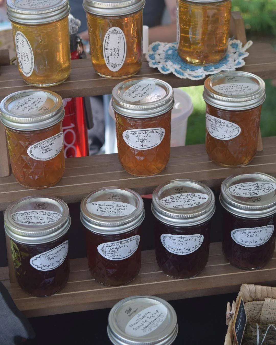 One more Friday to find something you didn&rsquo;t know you needed. 🌿✨

From one-of-a-kind creations to locally made favorites, there&rsquo;s always something worth stopping for at the Town Square Summer Market.

This Friday is our last market of th