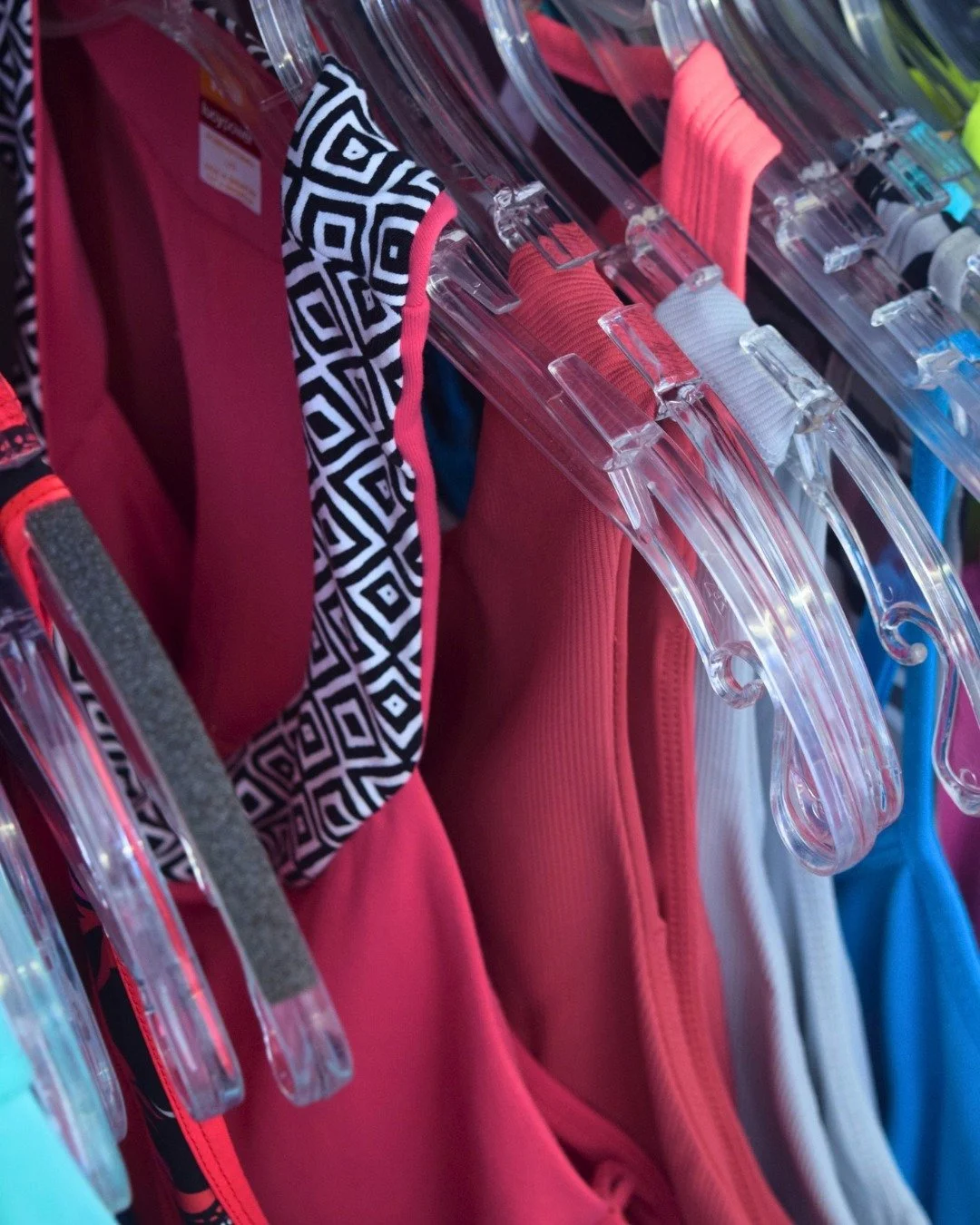 On Wednesdays we wear pink. 💗

And apparently, we decorate with it, accessorize with it, and thrift it too.

Swipe through for a little pink inspiration from around Hangers. Which find is your favorite?