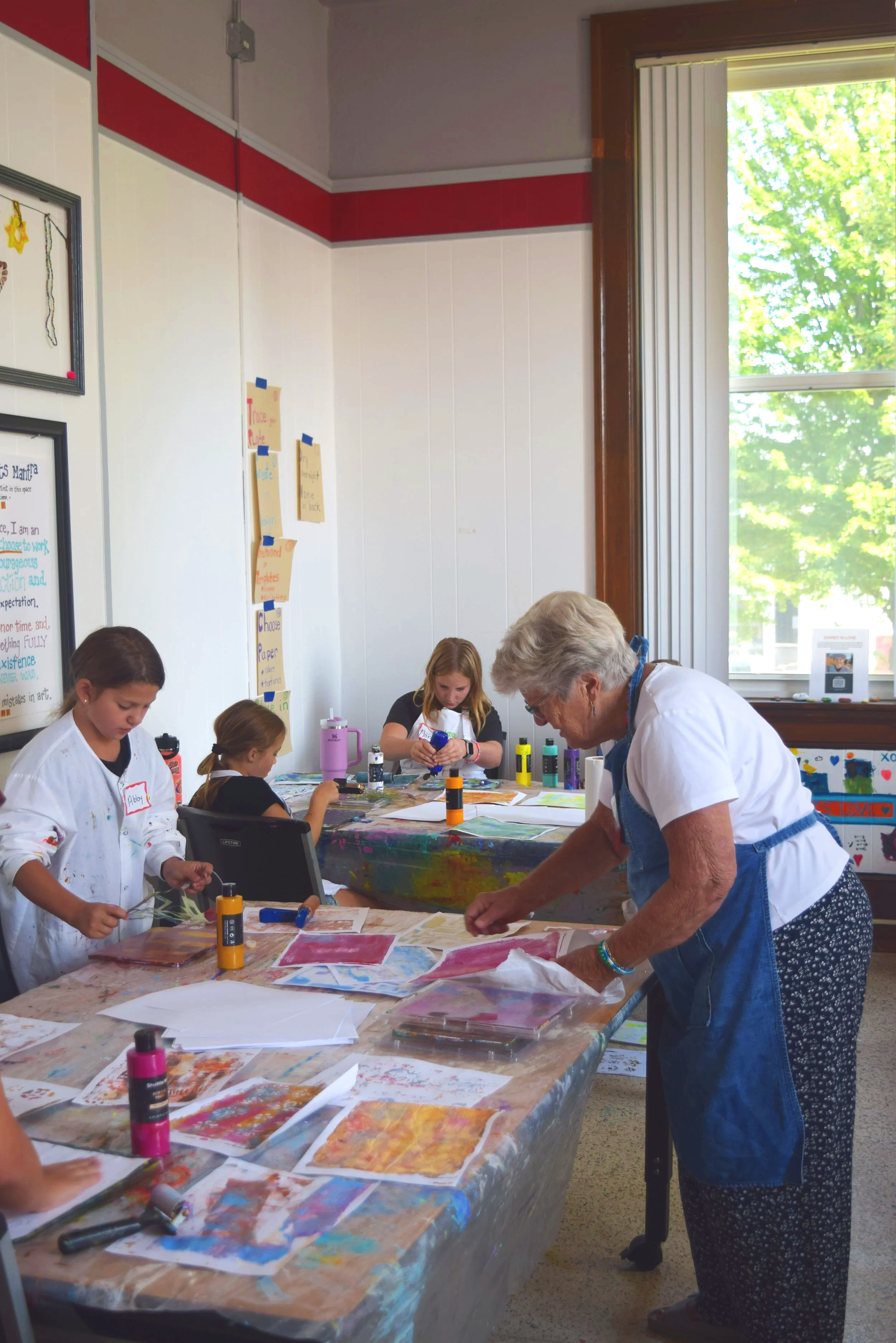 Young artists work alongside an instructor in Town Square’s MakerSpace, showing how the historic courthouse continues to serve new generations through creative programming.