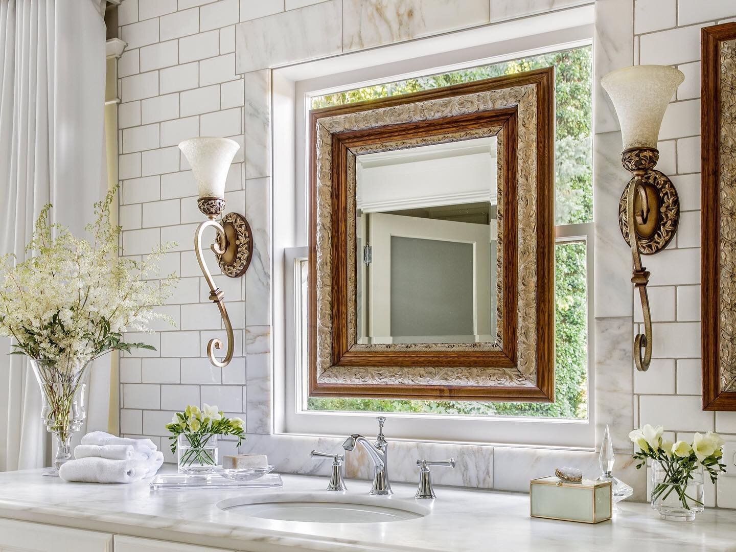 Fun fact: I love repurposing existing decor and items in my client's home for our design projects.✨ 

The mirror for this bathroom remodel was actually an existing one the client had in their home. Looking at it, I just knew it had loads of potential