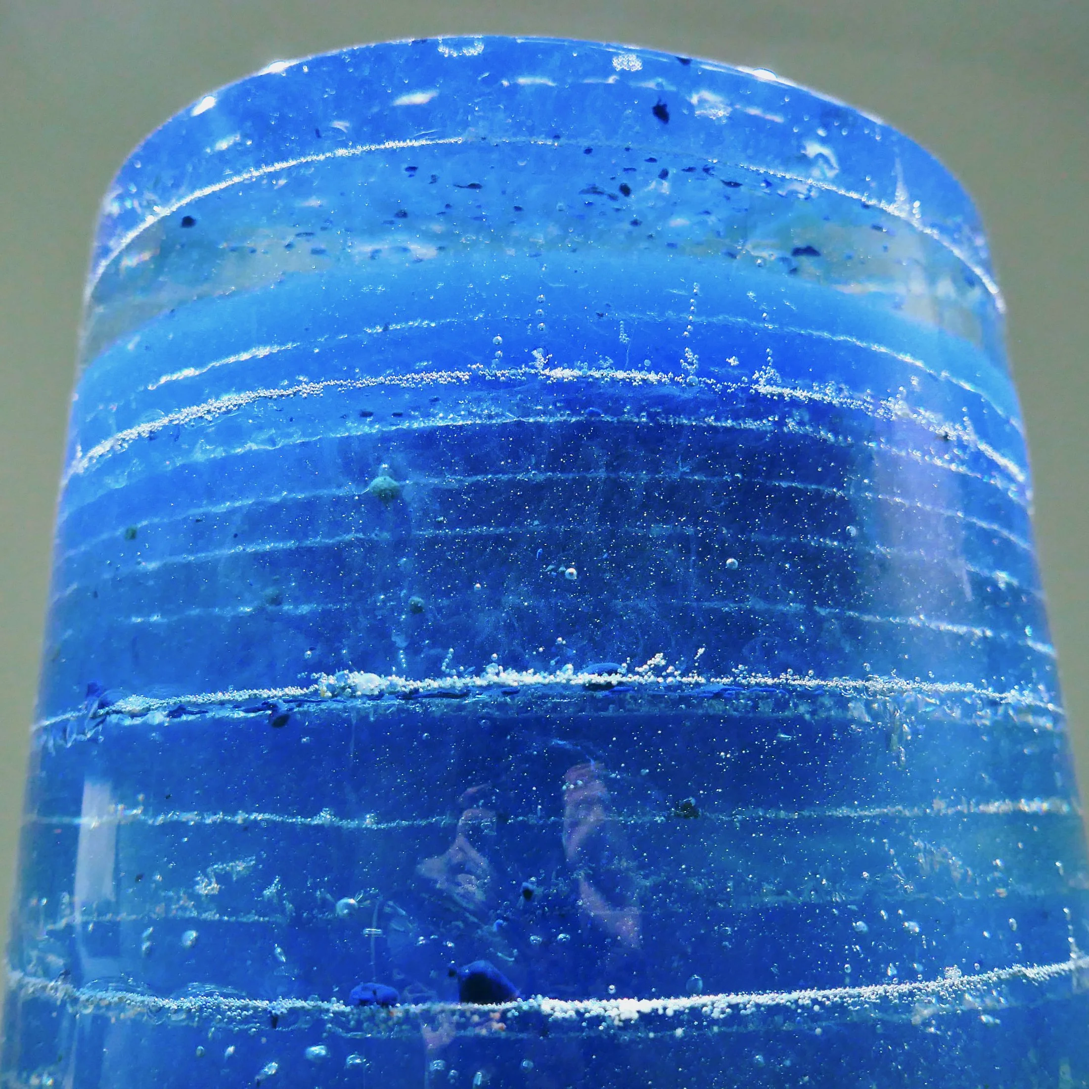 Detail image side view, close up.