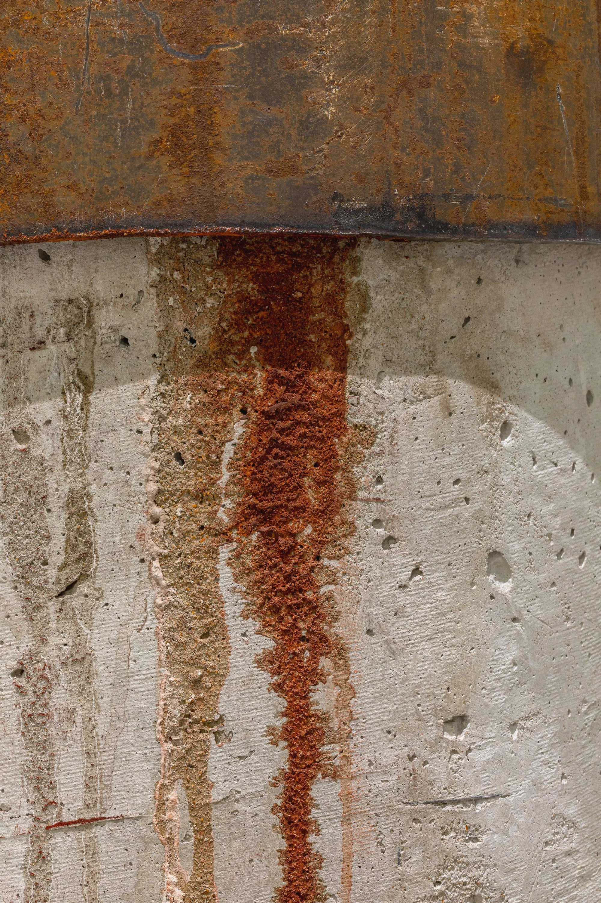 oxidized steel weathering detail image.