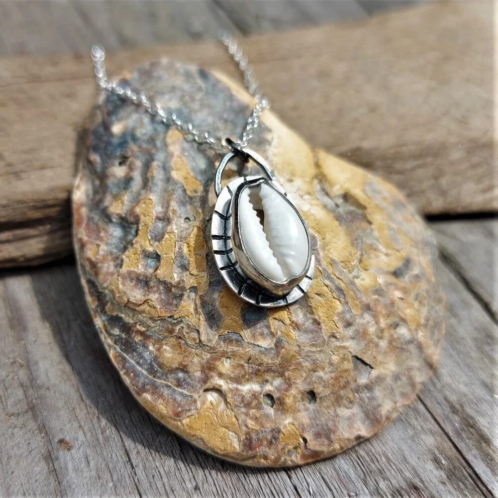 cowrie shell pendant 7.jpg