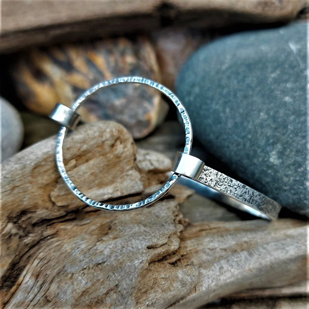Sterling silver circle clasp bangle