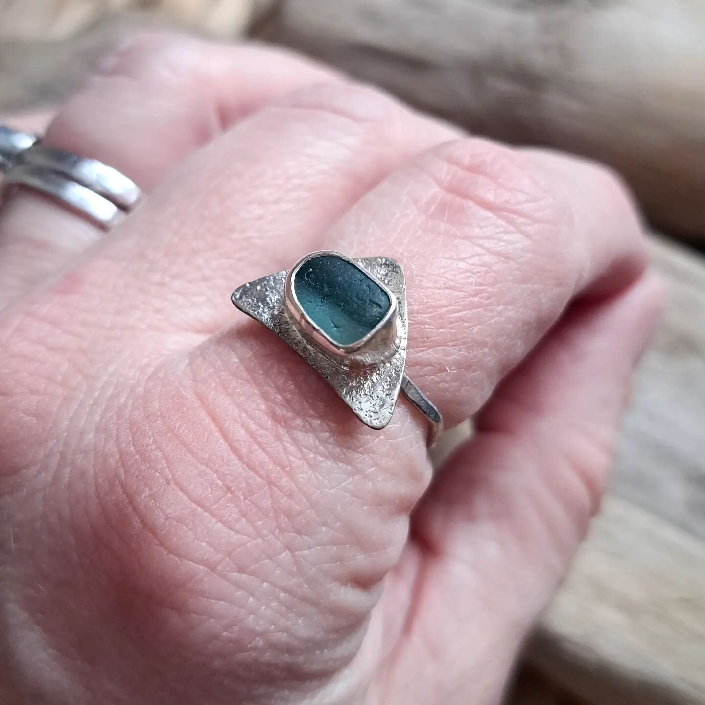 Another multi sea glass to show you today, this one has two shades of teal and a triangular setting &hearts;️

https://www.ilovedollyjewellery.co.uk/rings/