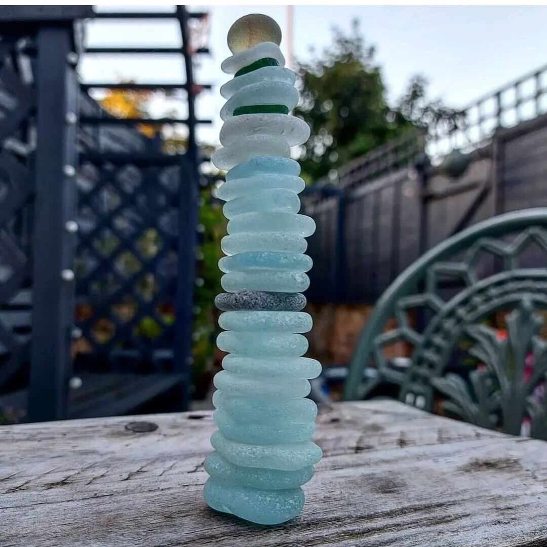 #happystackerday everyone.
This tower of ocean tumbled vintage sea glass is a 25-high. It is from my archives as I'm not sure my 2 year old would even allow me to stack a 3-high without trying to knock it down! 😱

Hope this brings stacker and sea gl